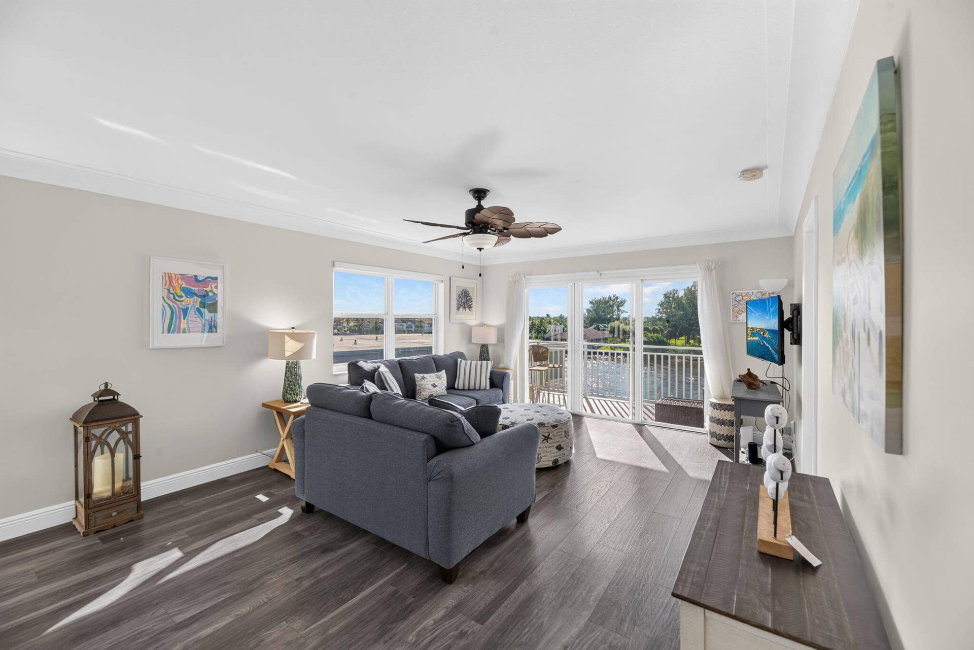 30-web-or-mls-Living Room 6