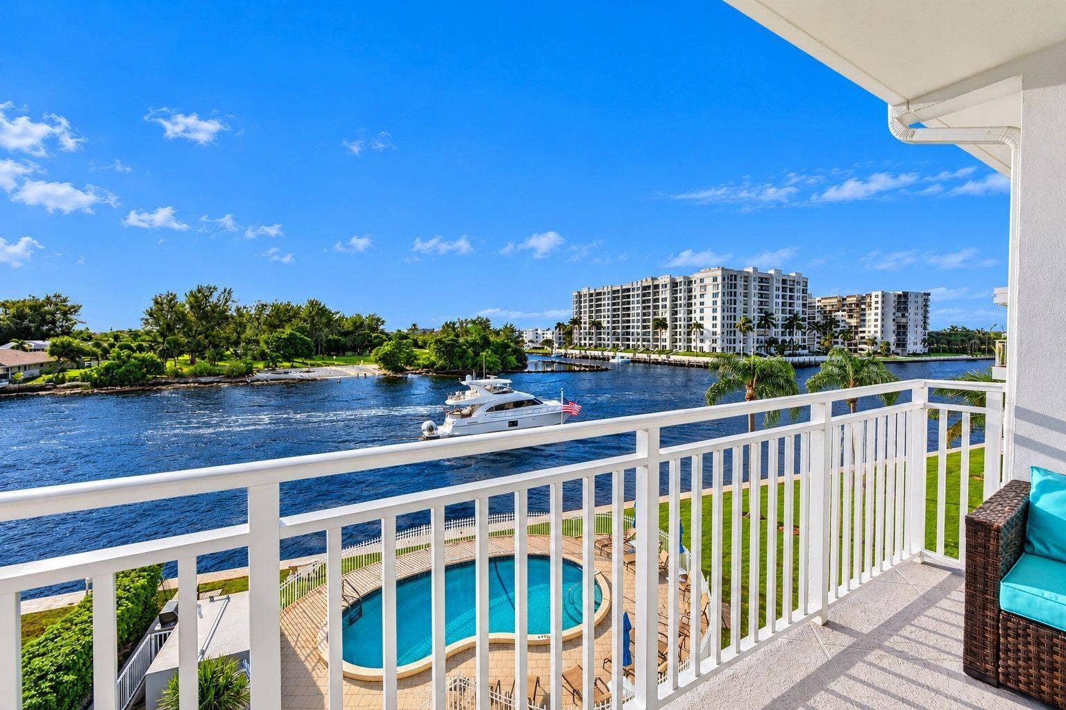 47-web-or-mls-Balcony 3