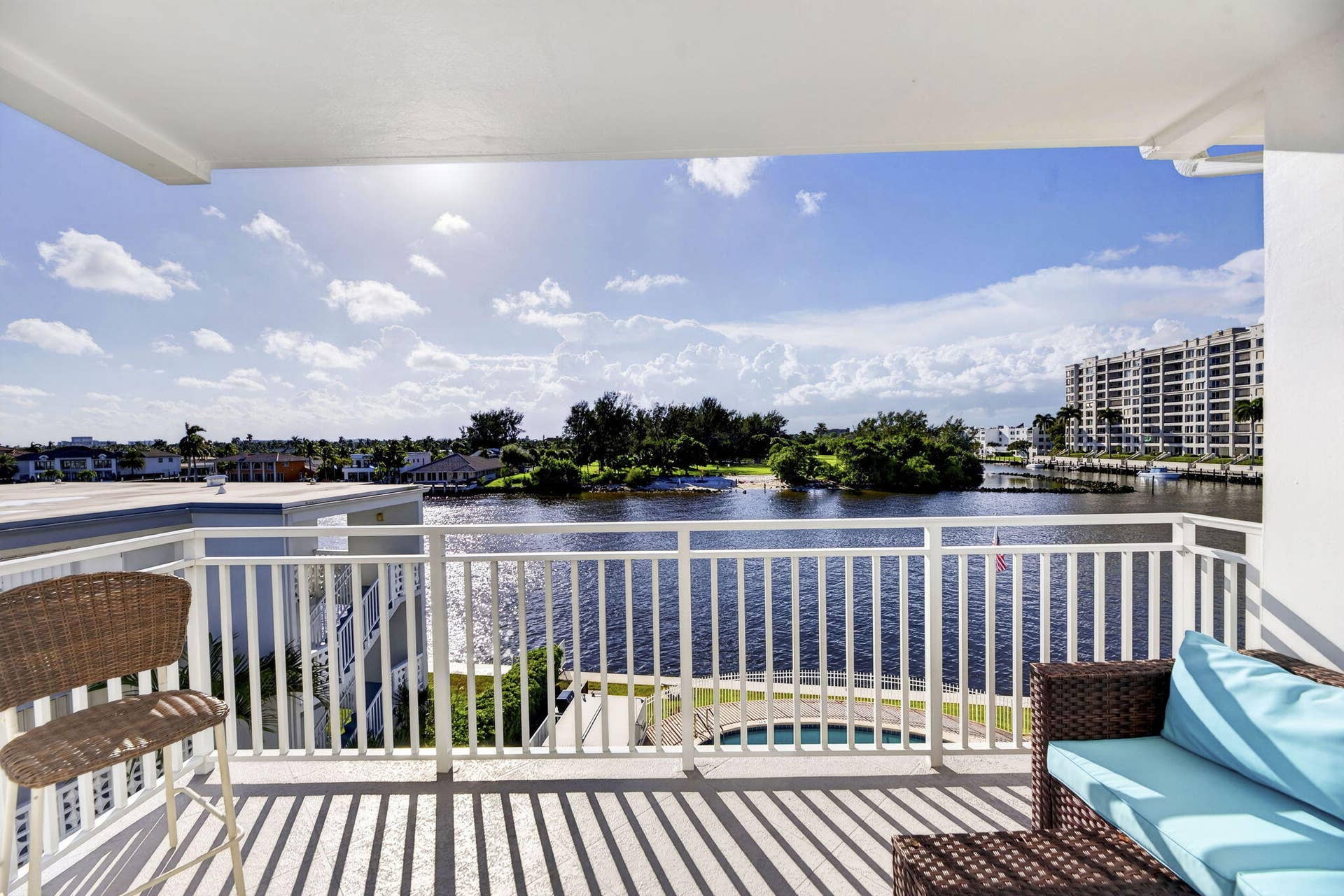 46-web-or-mls-Balcony 2