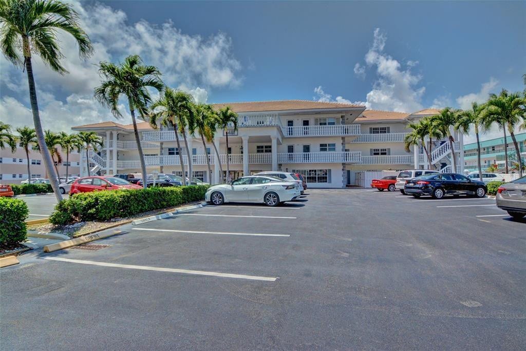 1461 S OCEAN Boulevard, #211, Lauderdale By The Sea, FL 33062 NO ASSESSMENT!!. THE BUILDING HAD A $1.5 MILLION DOLLAR RESTORATION WITH ITS 40 YEAR INSPECTION, SIRS, RESERVES, ASSESSMENTS ALL PAID BY SELLER!!!.. A BEACH & BOAT LOVERS DREAM!!.. A PRIVATE DEEDED BEACH ACCESS ACROSS THE STREET & NEW BOAT DOCK TO LIVE THE LIFESYTLE OF LAUDERDALE BY THE SEA. THIS HIGHLY DEMANDED 1 BEDROOM 1.5 BATH UNIT FEATURES THE PERFECT LOCATION IN A WELL MANAGED COMPLEX WITH ALL CERTIFICATIONS COMPLETED. THE UNIT IS MOVE IN READY. IT OFFERS RELAXING COURTYARD AND POOL VIEWS!