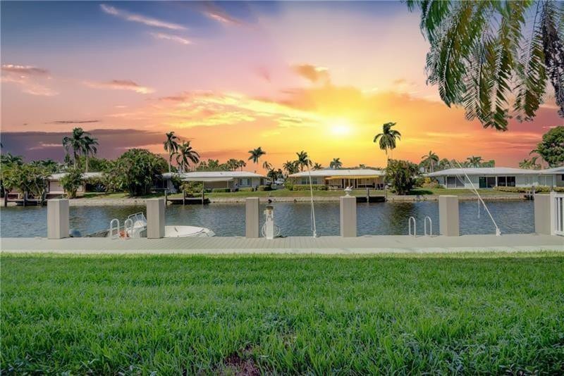 1461 S OCEAN Boulevard, #211, Lauderdale By The Sea, FL 33062 NO ASSESSMENT!!. THE BUILDING HAD A $1.5 MILLION DOLLAR RESTORATION WITH ITS 40 YEAR INSPECTION, SIRS, RESERVES, ASSESSMENTS ALL PAID BY SELLER!!!.. A BEACH & BOAT LOVERS DREAM!!.. A PRIVATE DEEDED BEACH ACCESS ACROSS THE STREET & NEW BOAT DOCK TO LIVE THE LIFESYTLE OF LAUDERDALE BY THE SEA. THIS HIGHLY DEMANDED 1 BEDROOM 1.5 BATH UNIT FEATURES THE PERFECT LOCATION IN A WELL MANAGED COMPLEX WITH ALL CERTIFICATIONS COMPLETED. THE UNIT IS MOVE IN READY. IT OFFERS RELAXING COURTYARD AND POOL VIEWS!