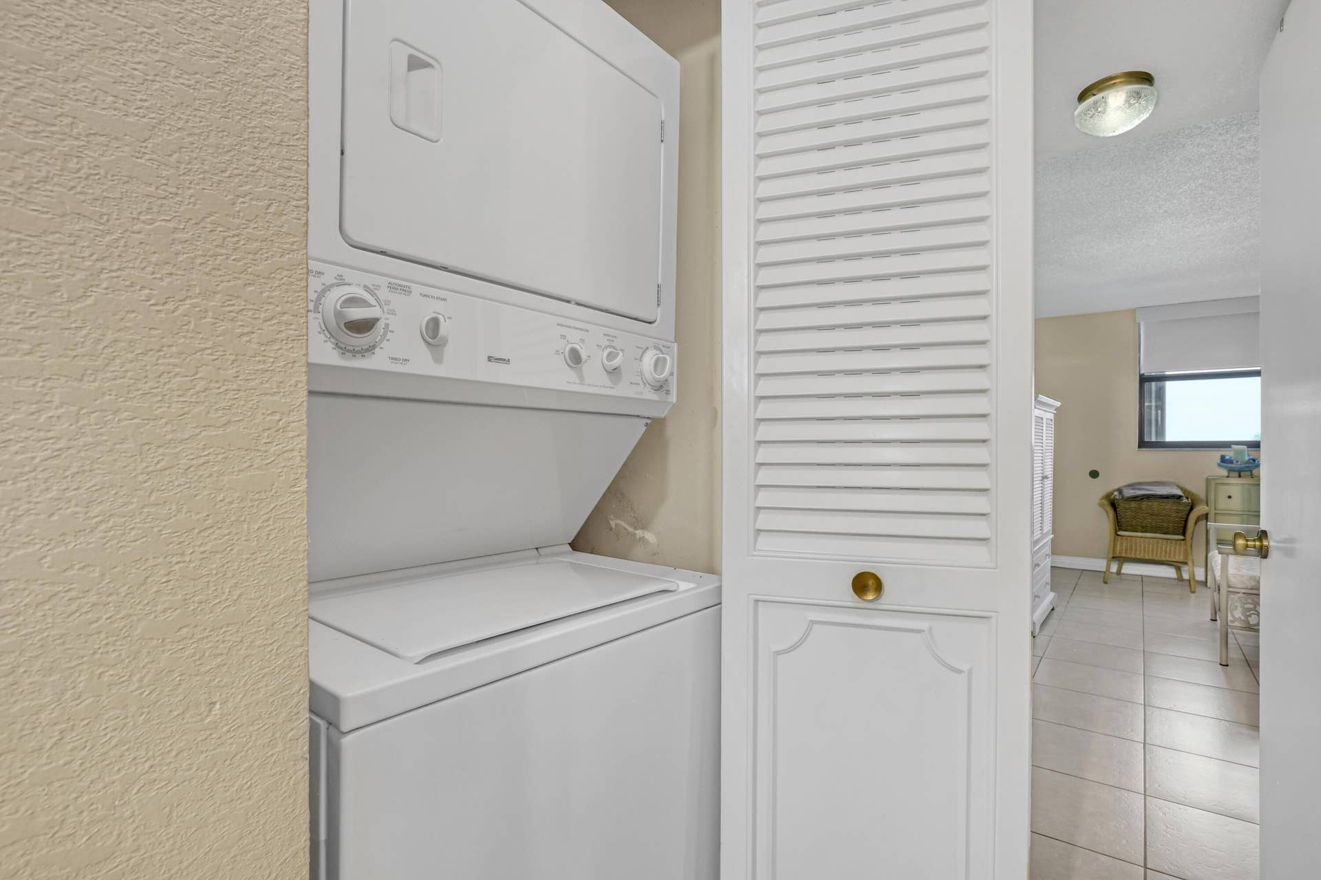 145 S Ocean Avenue, #601, Palm Beach Shores, FL 33404 Washer/Dryer