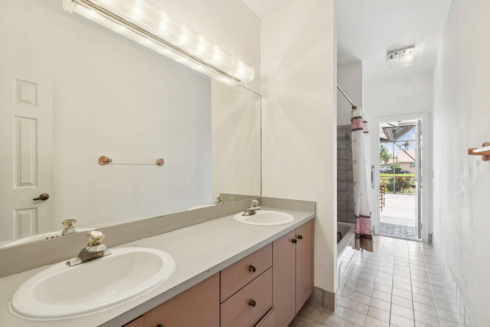 1240 NW 100TH Way NW, Plantation, FL 33322 1240_NW_100th_Way_027