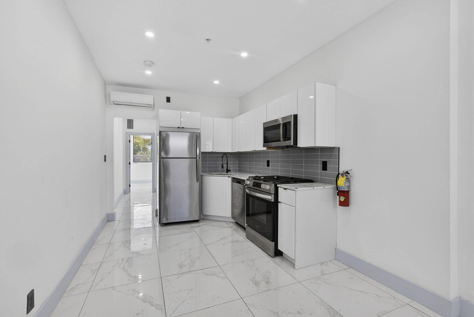 324 20th Street, #Unit 320, West Palm Beach, FL 33407 88-web-or-mls-BS1A4897