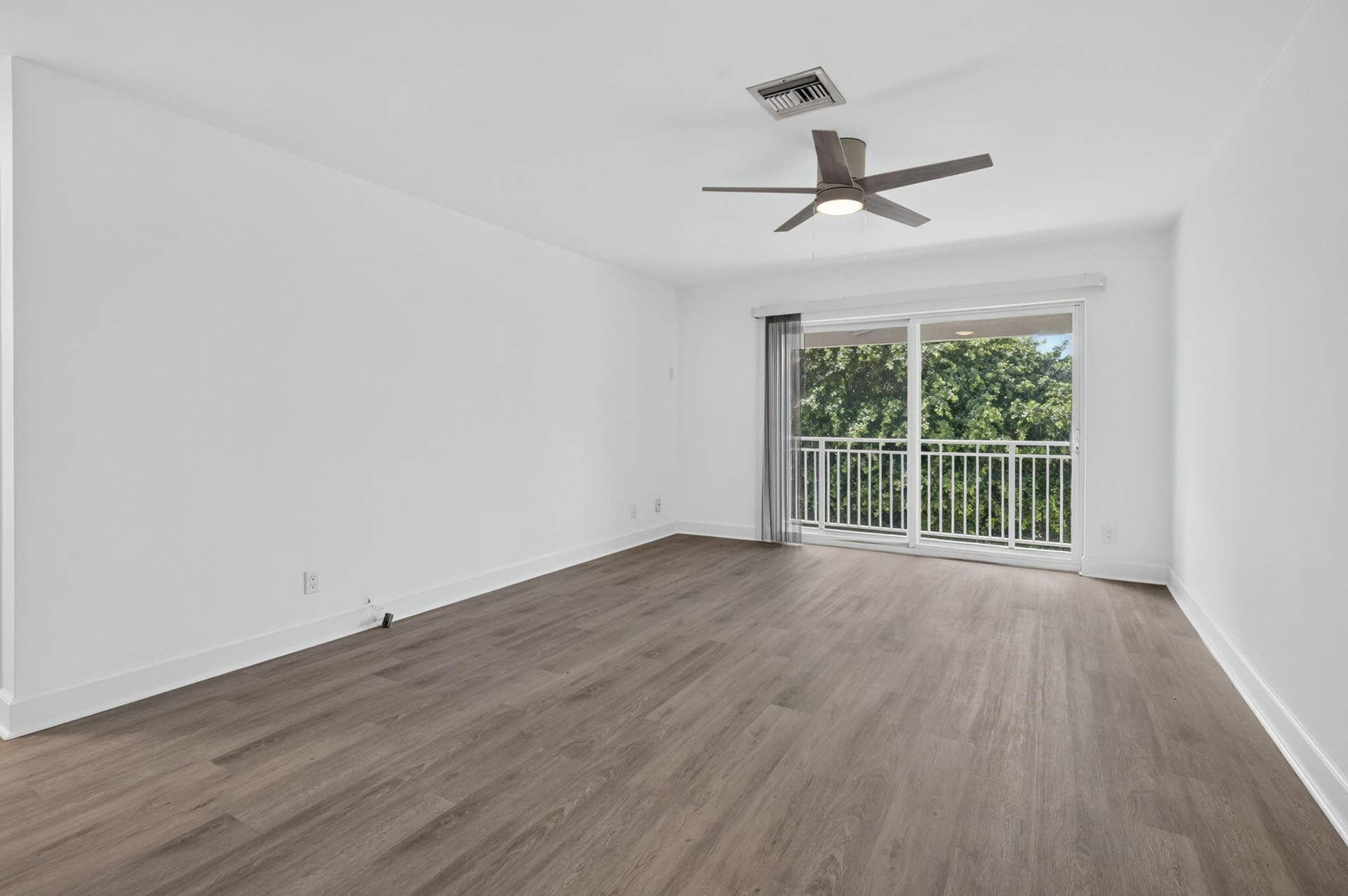405 SOUTHWIND Drive, #4, North Palm Beach, FL 33408 014-BS1A4122