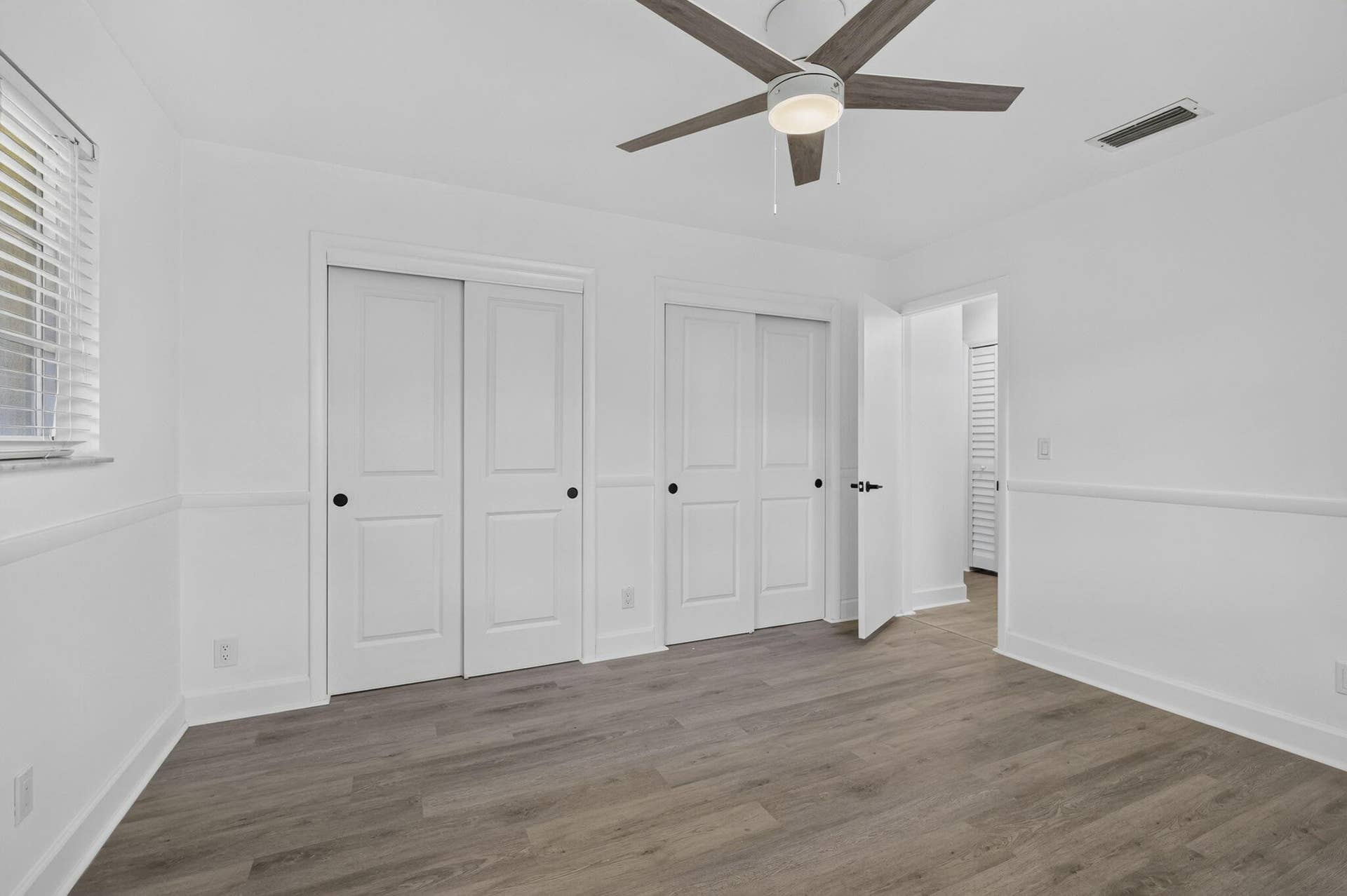 405 SOUTHWIND Drive, #4, North Palm Beach, FL 33408 031-BS1A4207