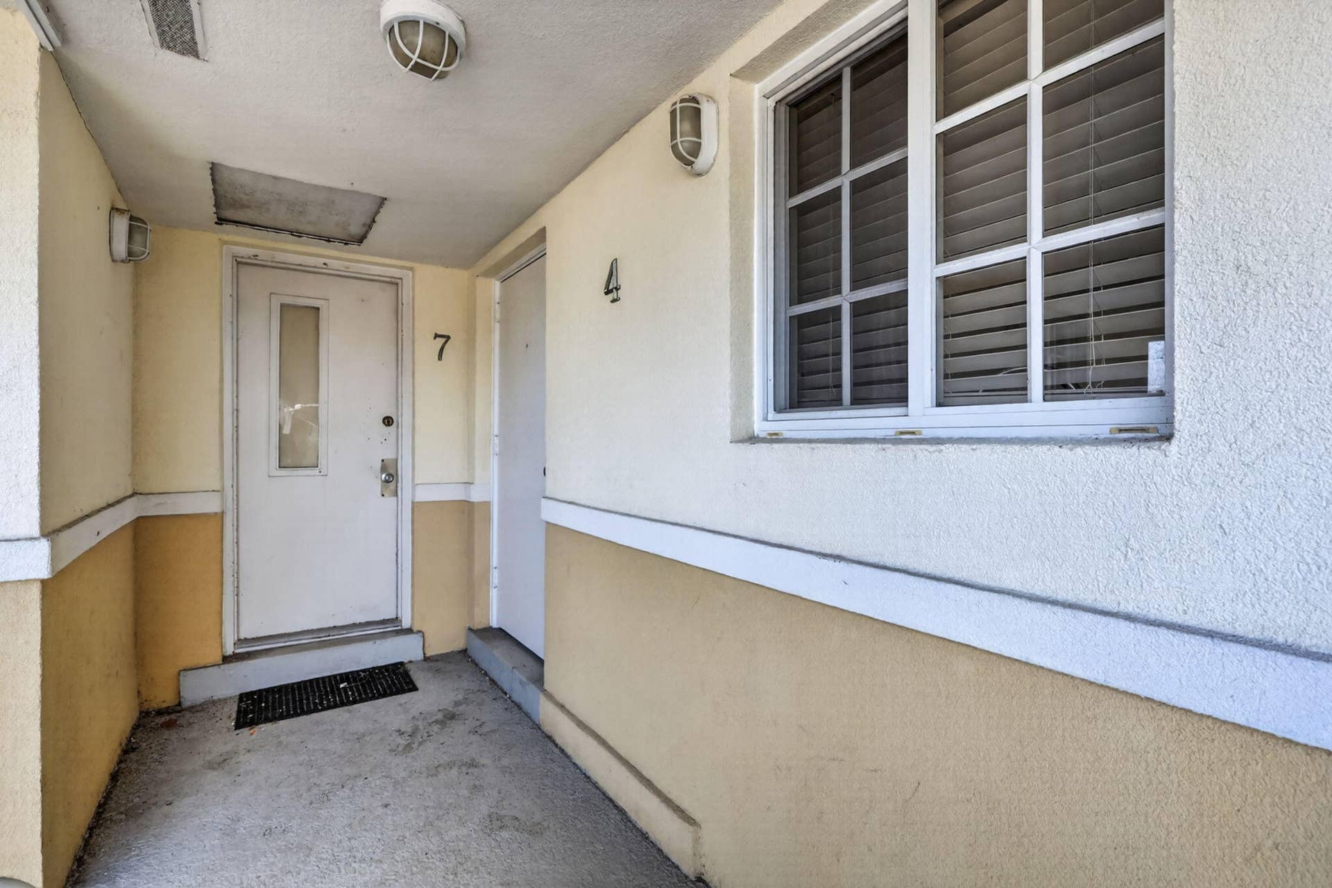 405 SOUTHWIND Drive, #4, North Palm Beach, FL 33408 002-BS1A4057