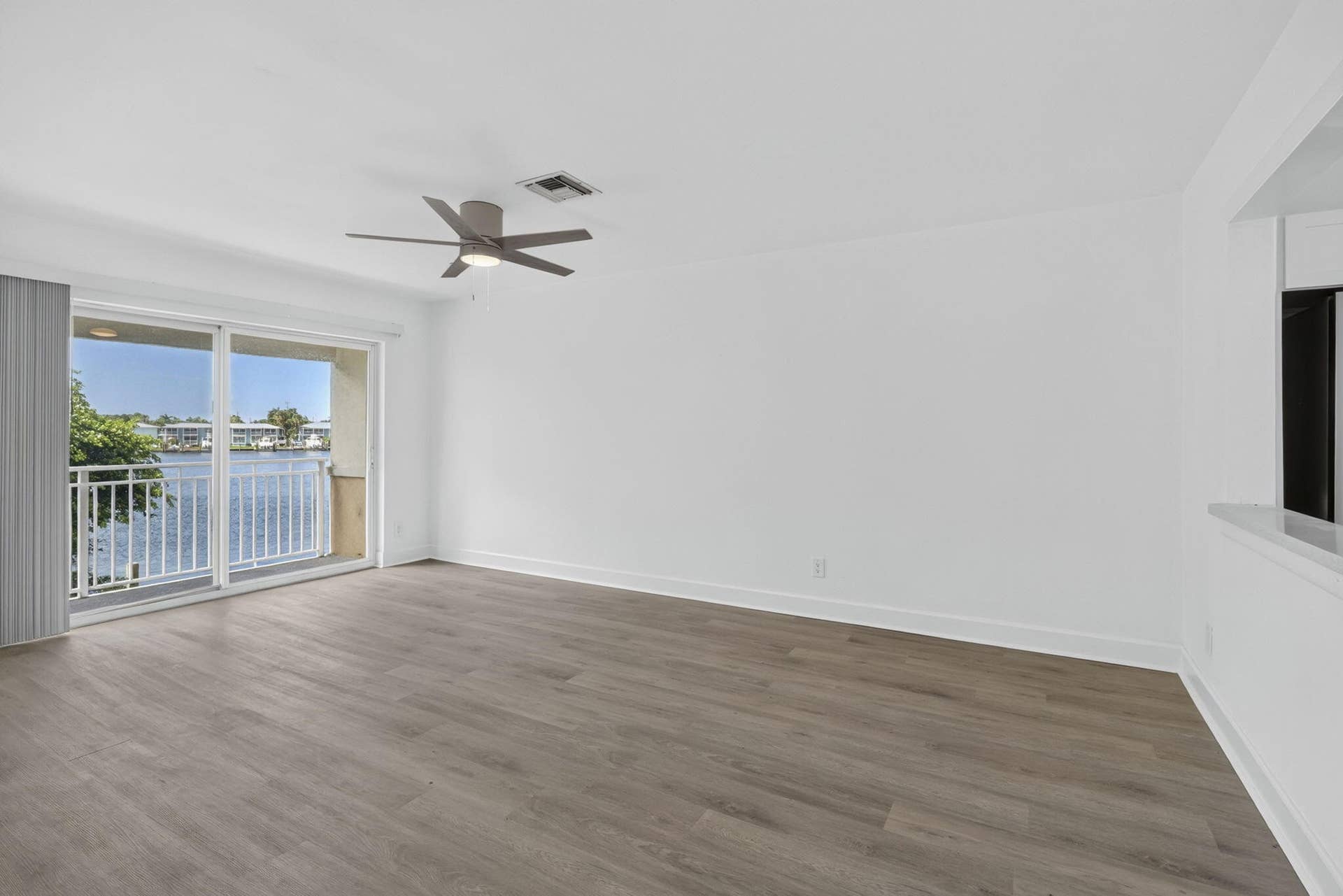 405 SOUTHWIND Drive, #4, North Palm Beach, FL 33408 013-BS1A4118