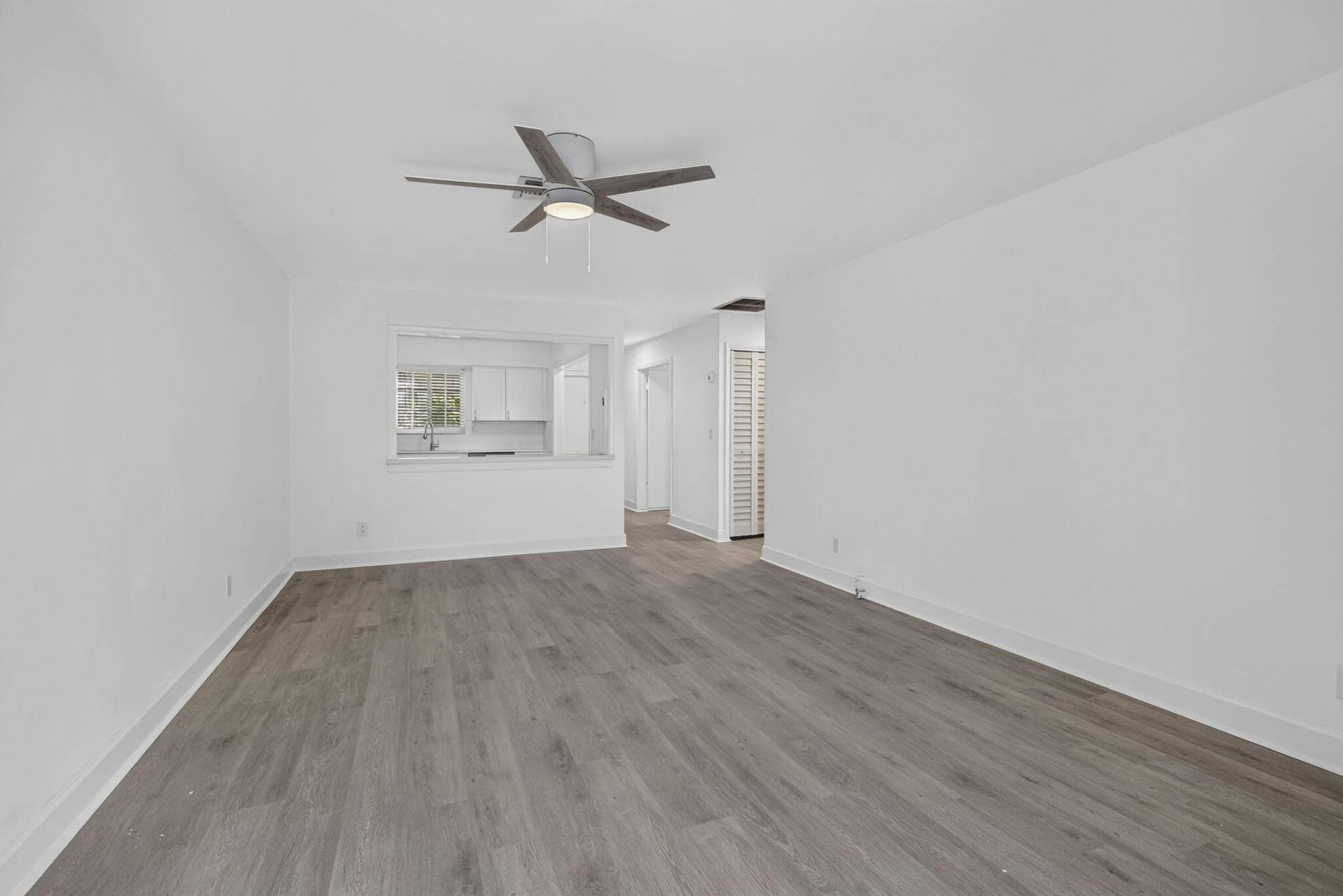 405 SOUTHWIND Drive, #4, North Palm Beach, FL 33408 015-BS1A4127