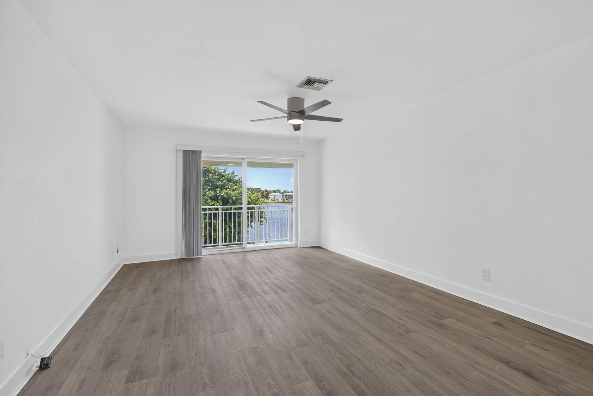 405 SOUTHWIND Drive, #4, North Palm Beach, FL 33408 012-BS1A4113