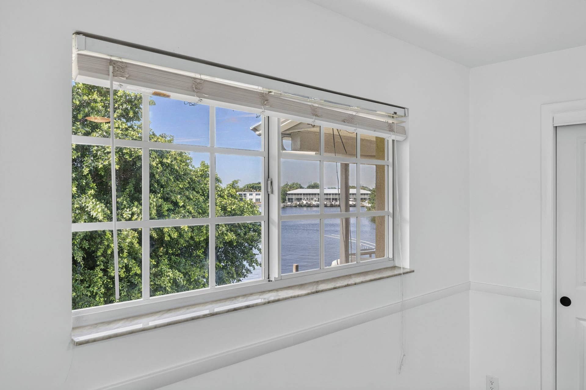405 SOUTHWIND Drive, #4, North Palm Beach, FL 33408 032-BS1A4212