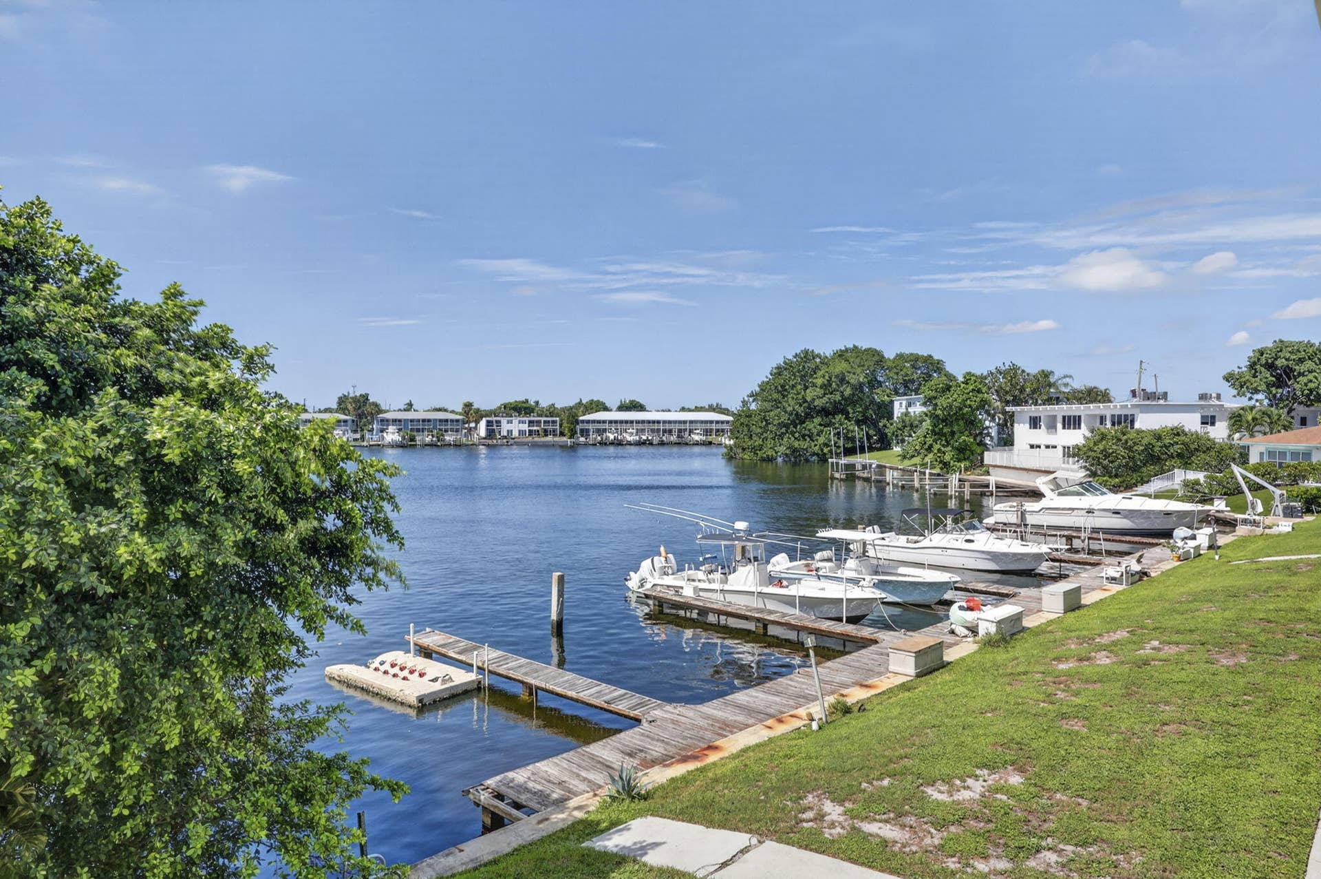 405 SOUTHWIND Drive, #4, North Palm Beach, FL 33408 024-BS1A4172