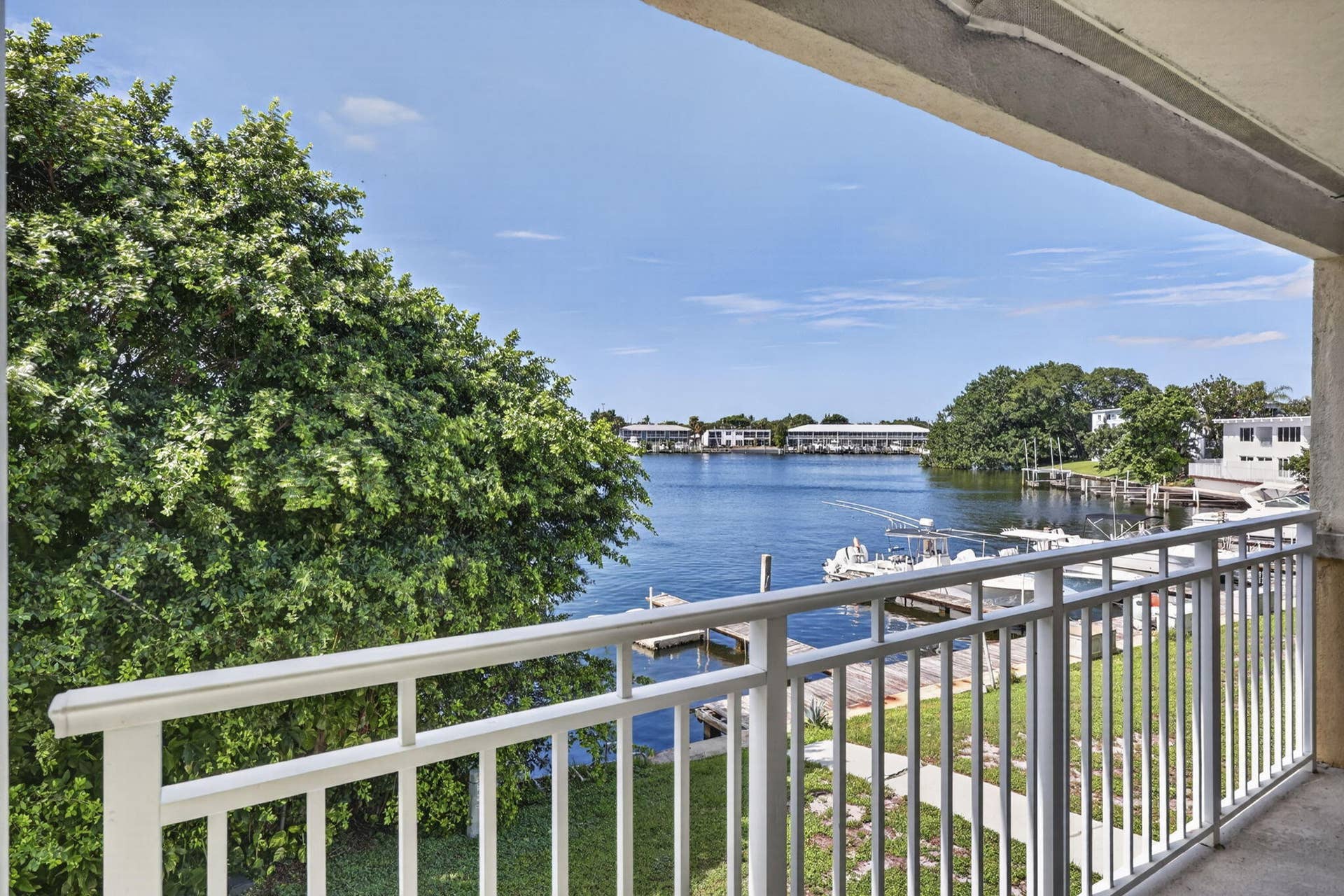 405 SOUTHWIND Drive, #4, North Palm Beach, FL 33408 023-BS1A4170