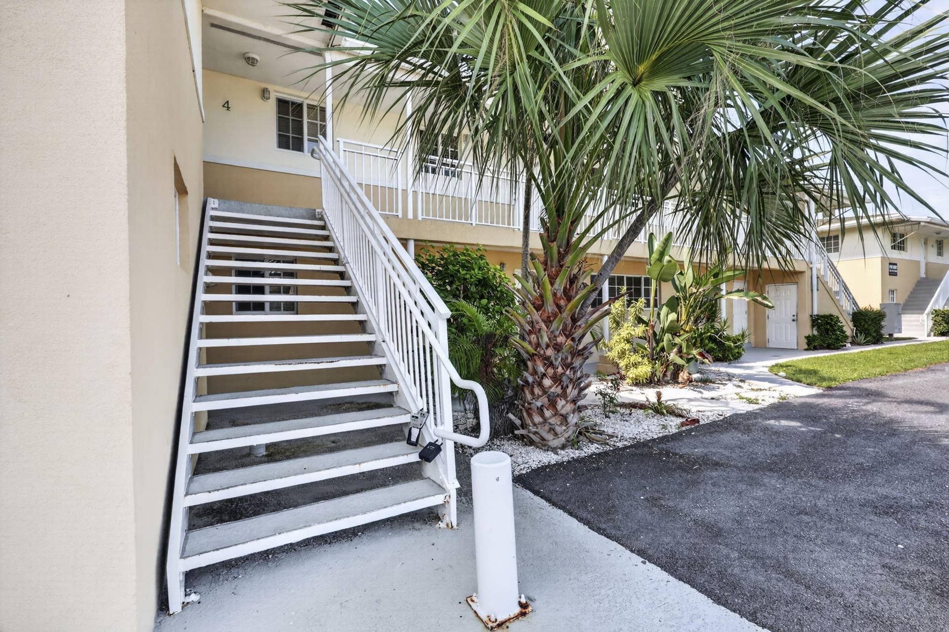 405 SOUTHWIND Drive, #4, North Palm Beach, FL 33408 001-BS1A4052