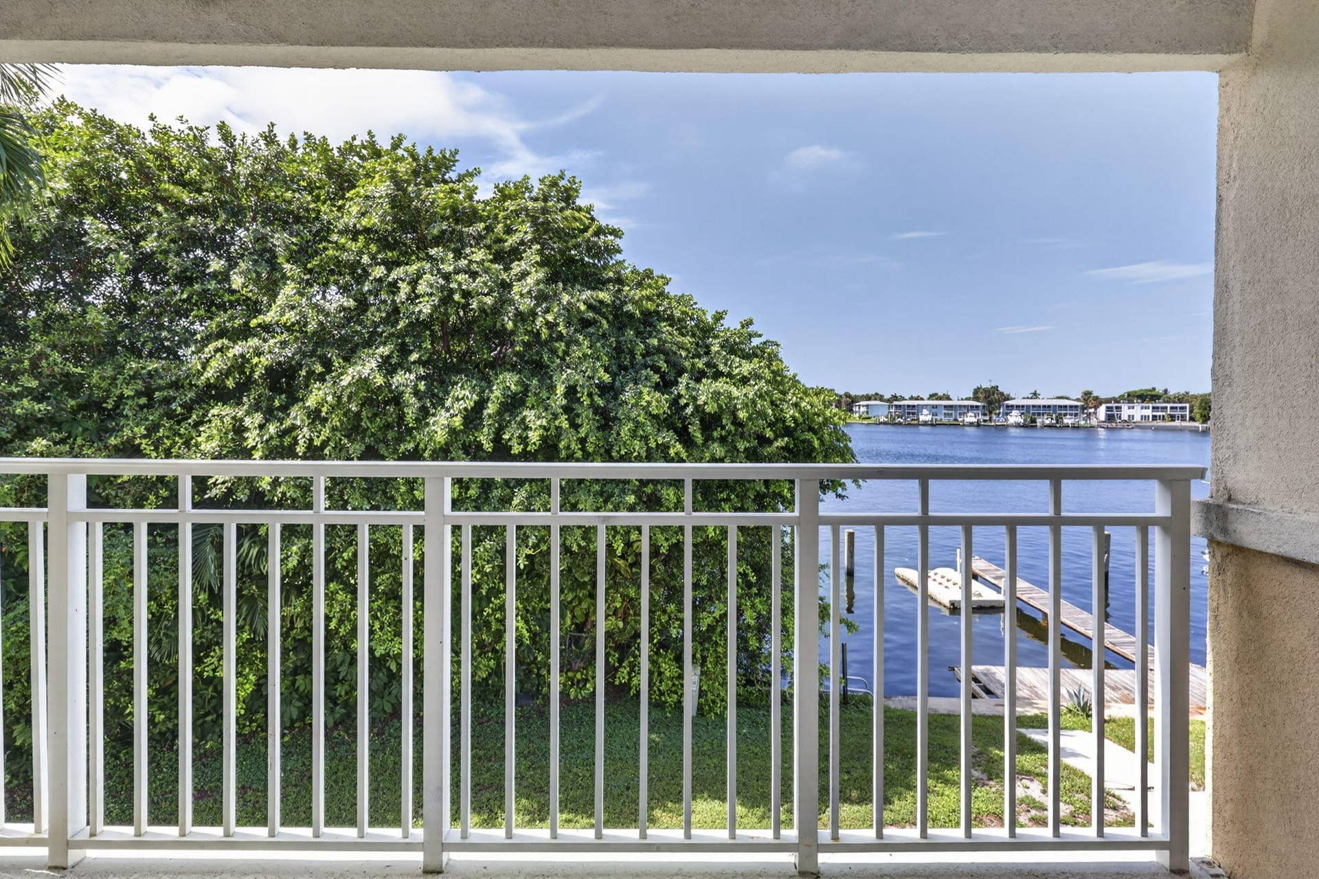 405 SOUTHWIND Drive, #4, North Palm Beach, FL 33408 019-BS1A4148