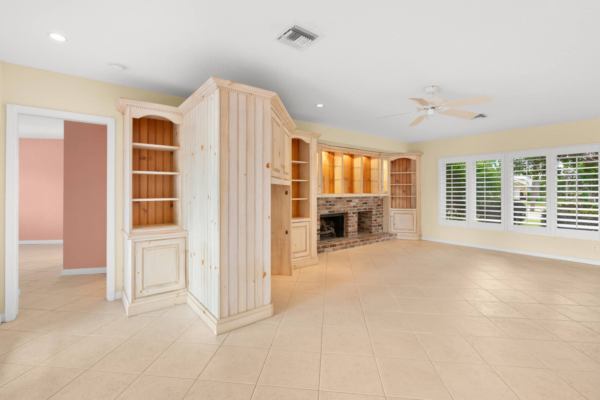 2651 NE 43RD Street, Lighthouse Point, FL 33064 Family Room
