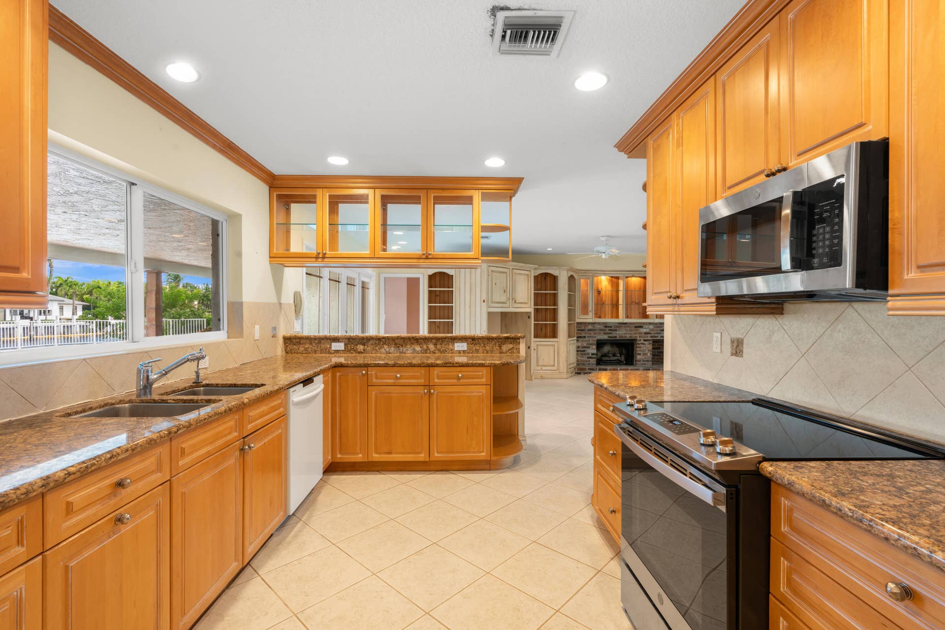 2651 NE 43RD Street, Lighthouse Point, FL 33064 Kitchen Area