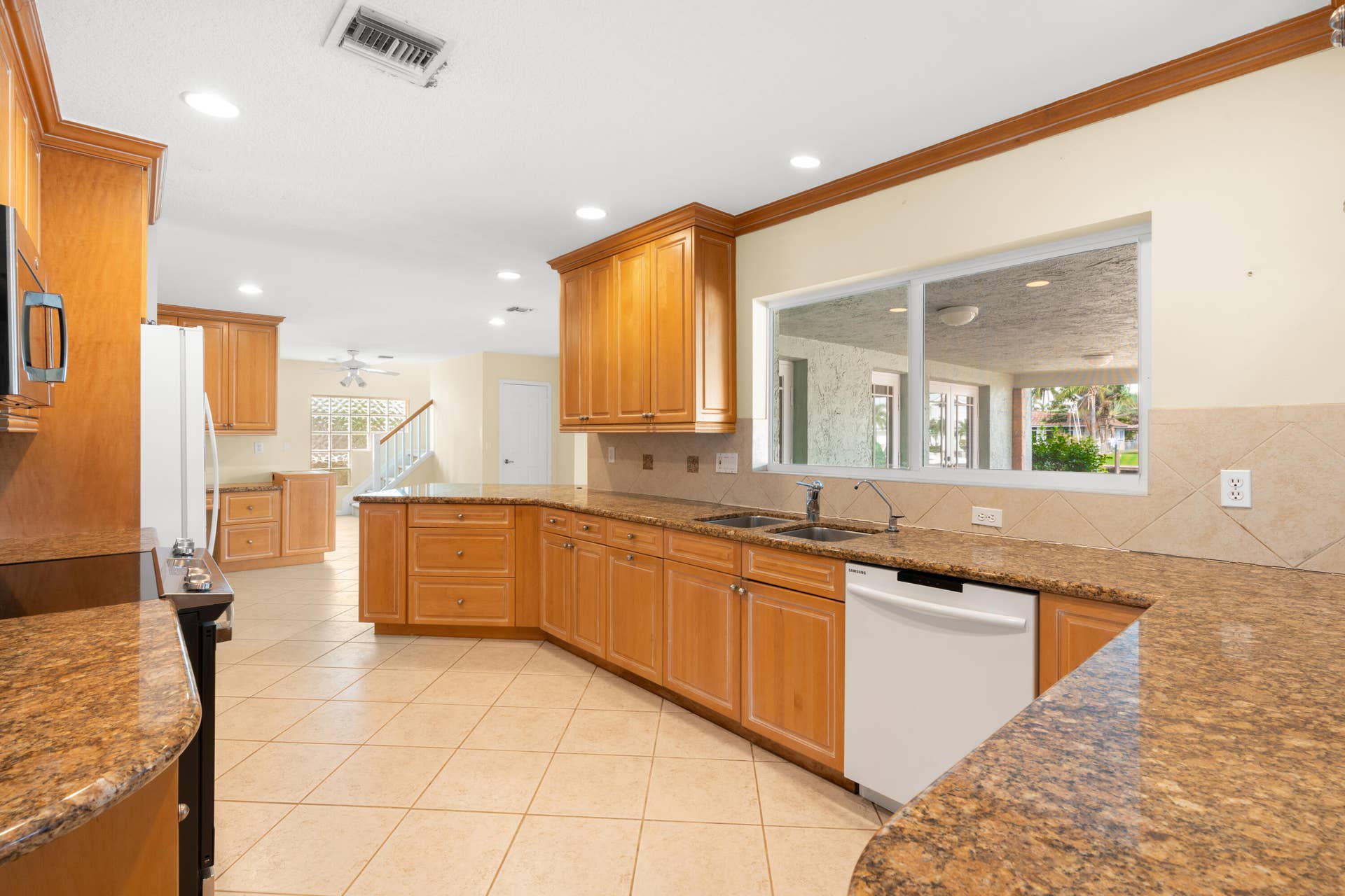 2651 NE 43RD Street, Lighthouse Point, FL 33064 Kitchen Area