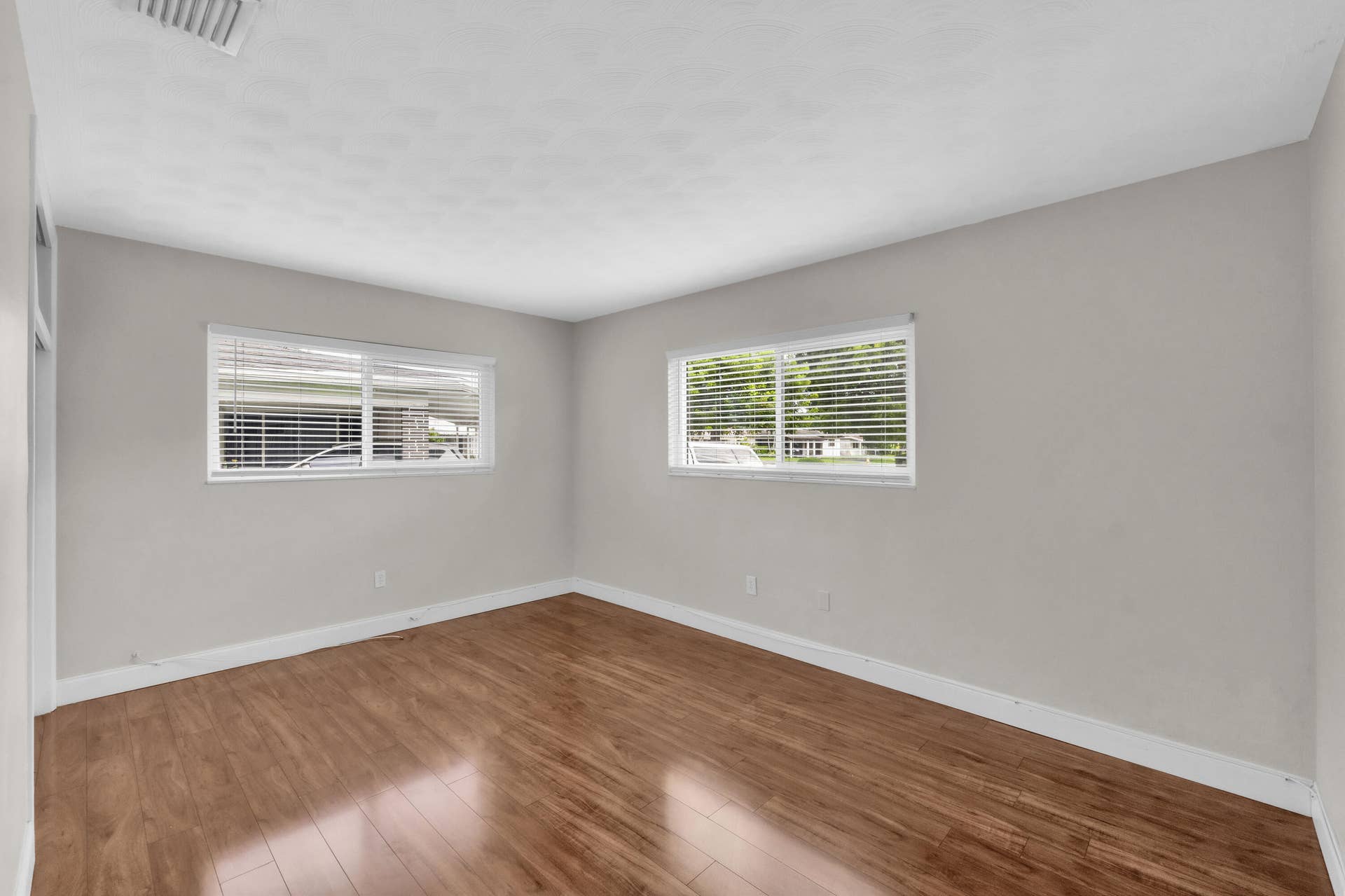 731 NE 49TH Street, Oakland Park, FL 33334 731 NE 49th St-17