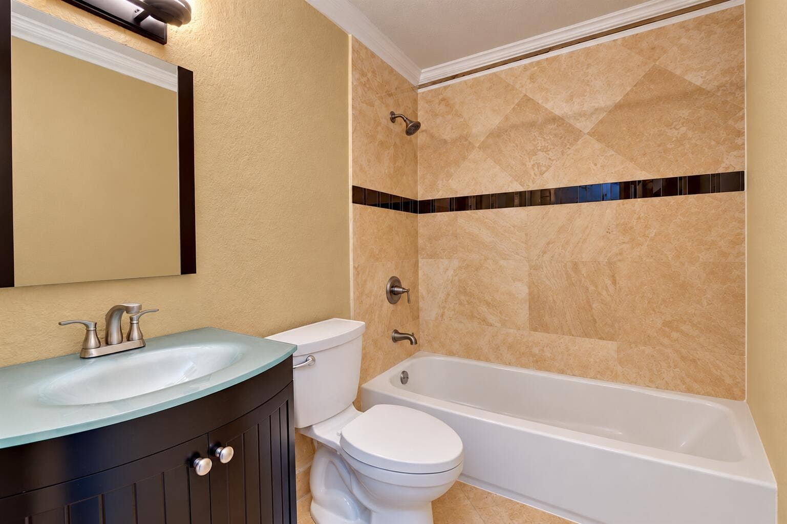 8379 Garden Gate Place, Boca Raton, FL 33433 Guest Bathroom