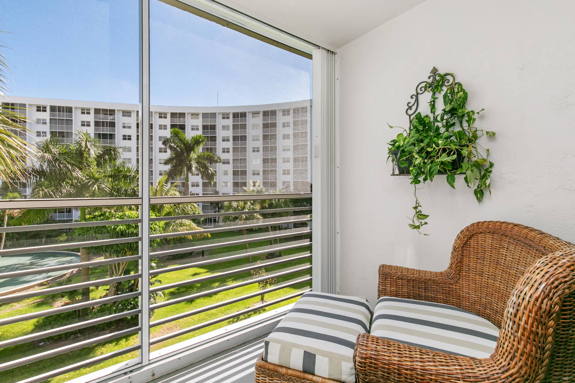 2731 NE 14th Street Causeway, #407, Pompano Beach, FL 33062 1I6A7070