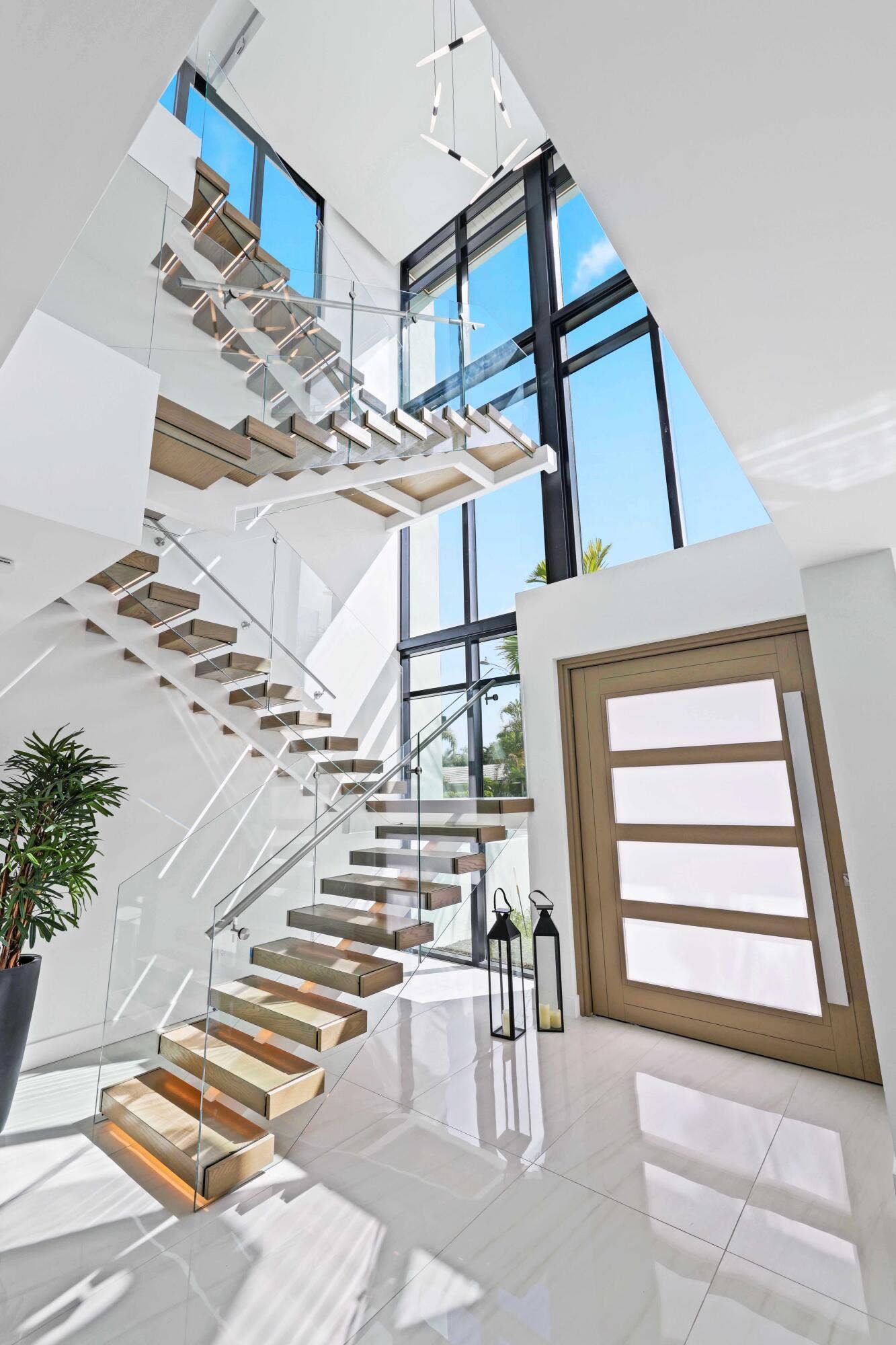 237 Elwa Place, West Palm Beach, FL 33405 Foyer