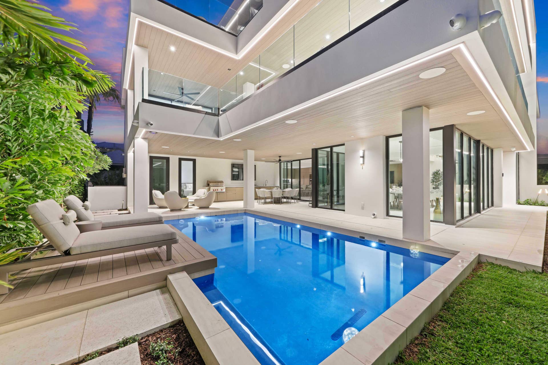 237 Elwa Place, West Palm Beach, FL 33405 Covered Loggia Swimming Pool