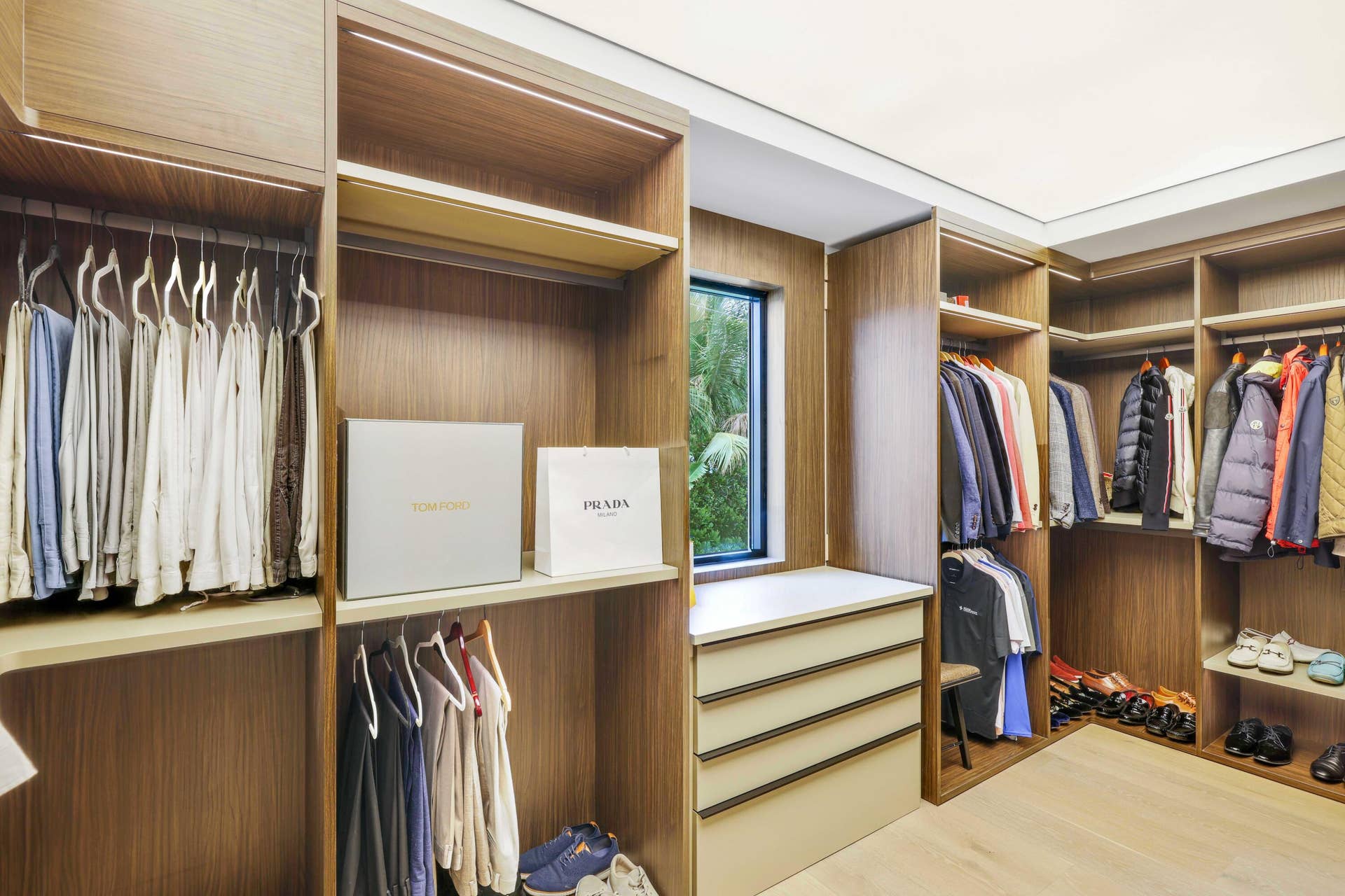 237 Elwa Place, West Palm Beach, FL 33405 Primary Closet