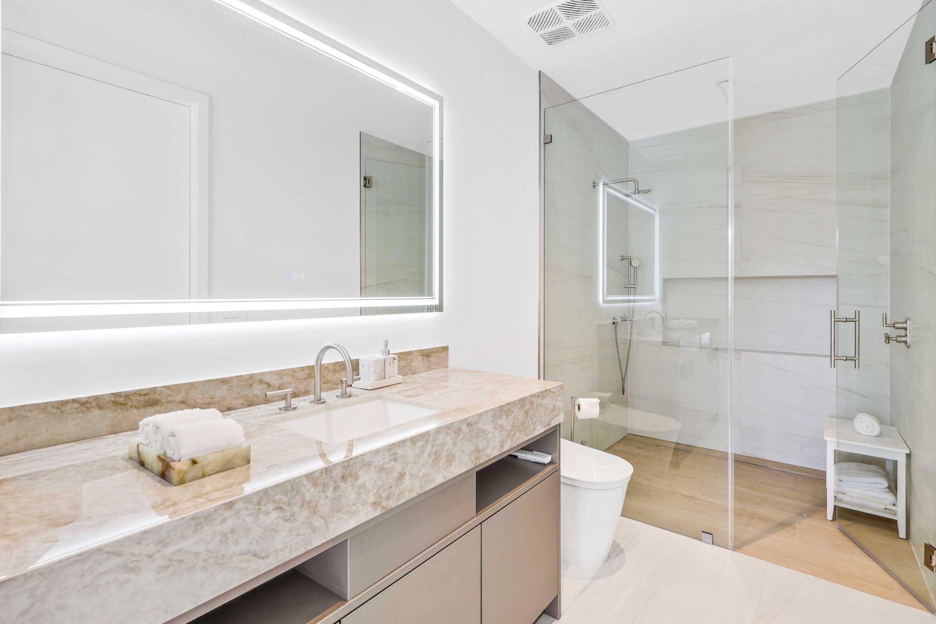 237 Elwa Place, West Palm Beach, FL 33405 Guest Bathroom 3
