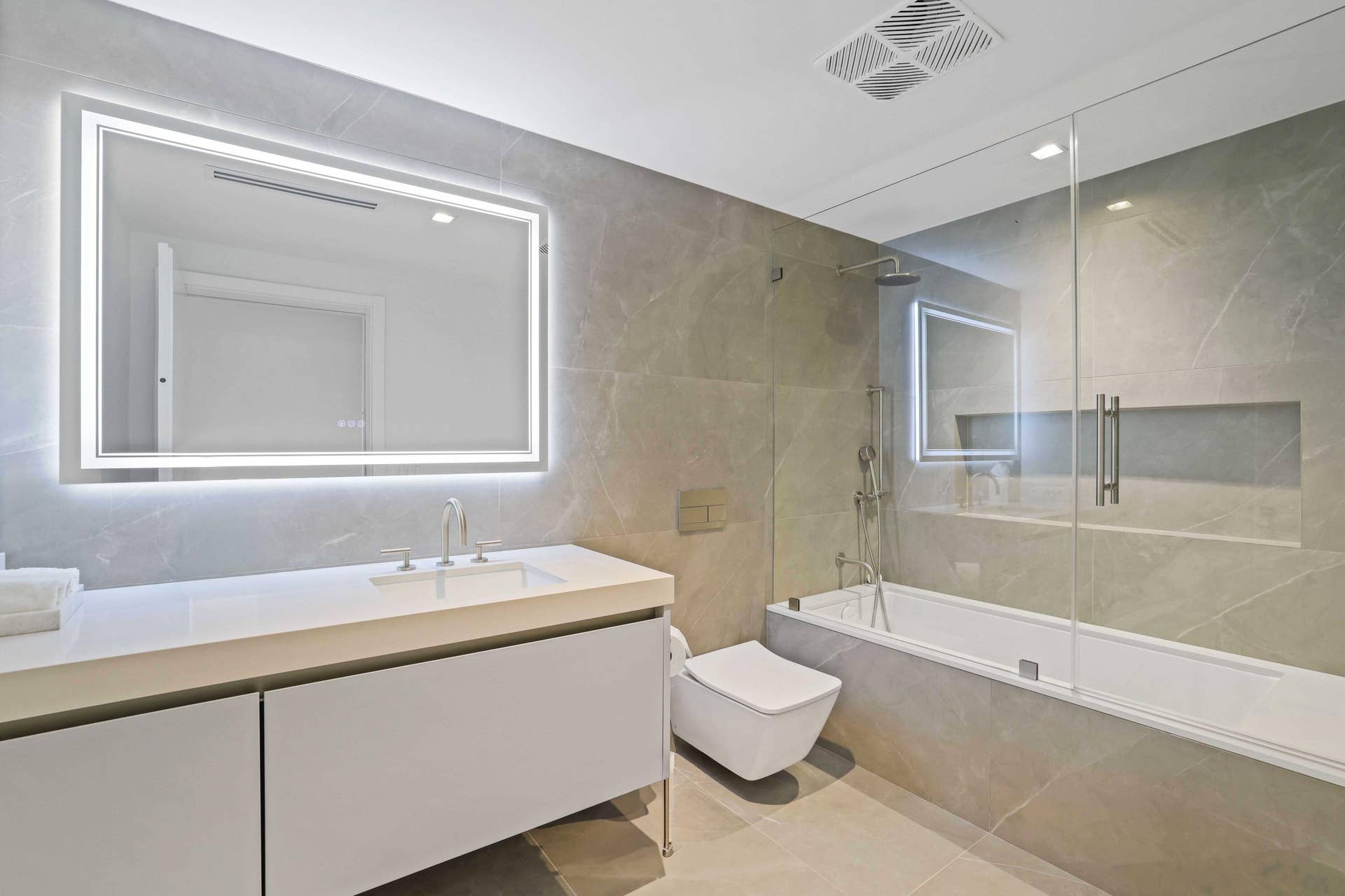 237 Elwa Place, West Palm Beach, FL 33405 Guest Bathroom 1