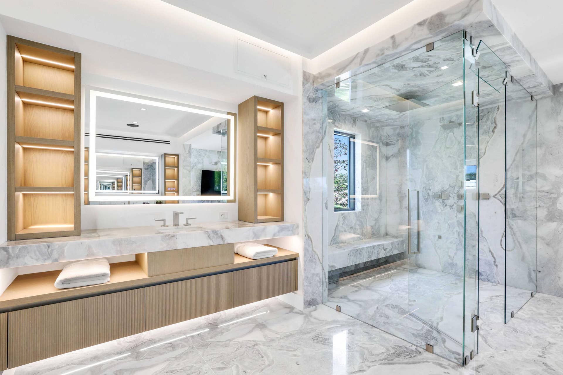 237 Elwa Place, West Palm Beach, FL 33405 Primary Bathroom