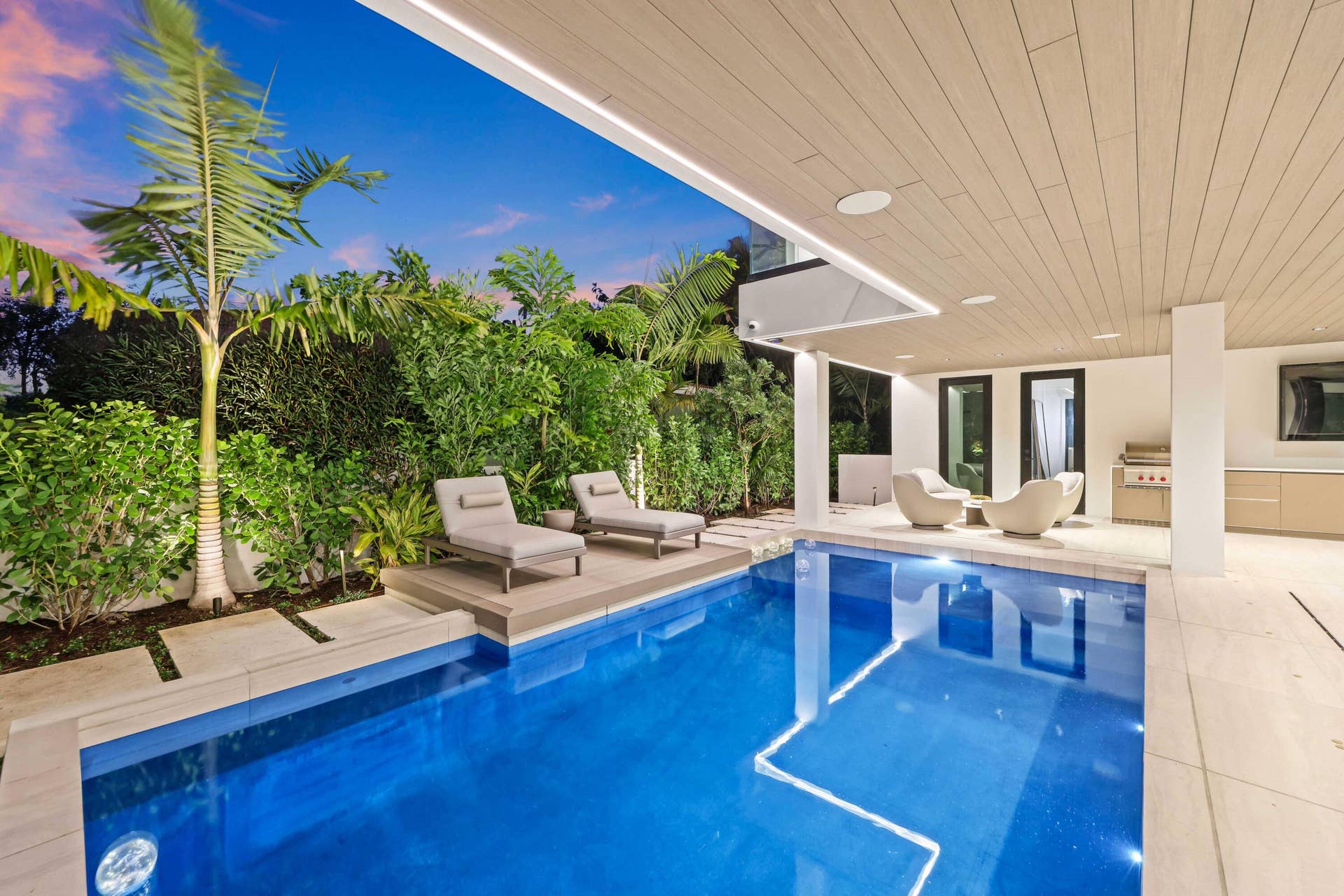 237 Elwa Place, West Palm Beach, FL 33405 Covered Loggia Swimming Pool