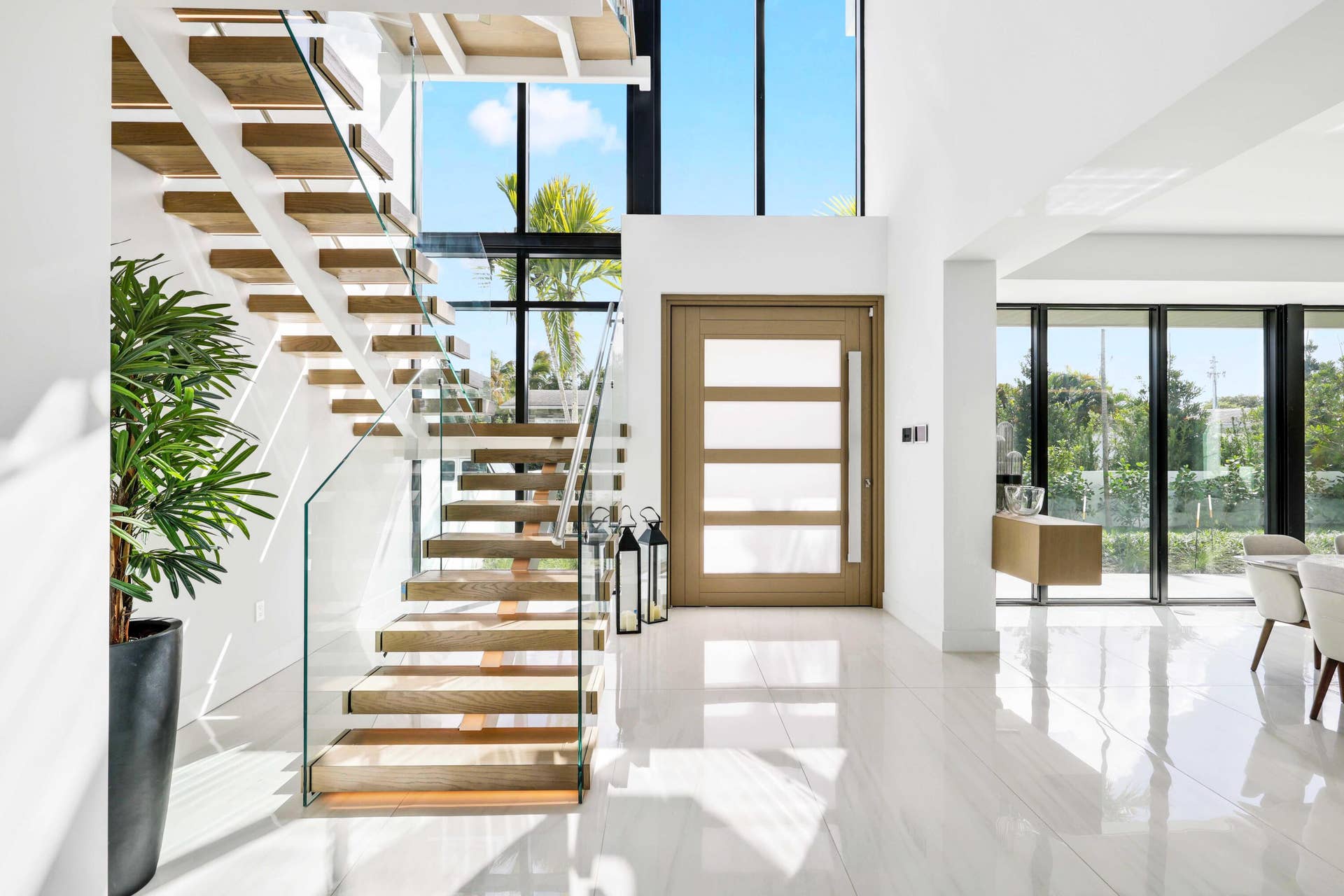 237 Elwa Place, West Palm Beach, FL 33405 Foyer