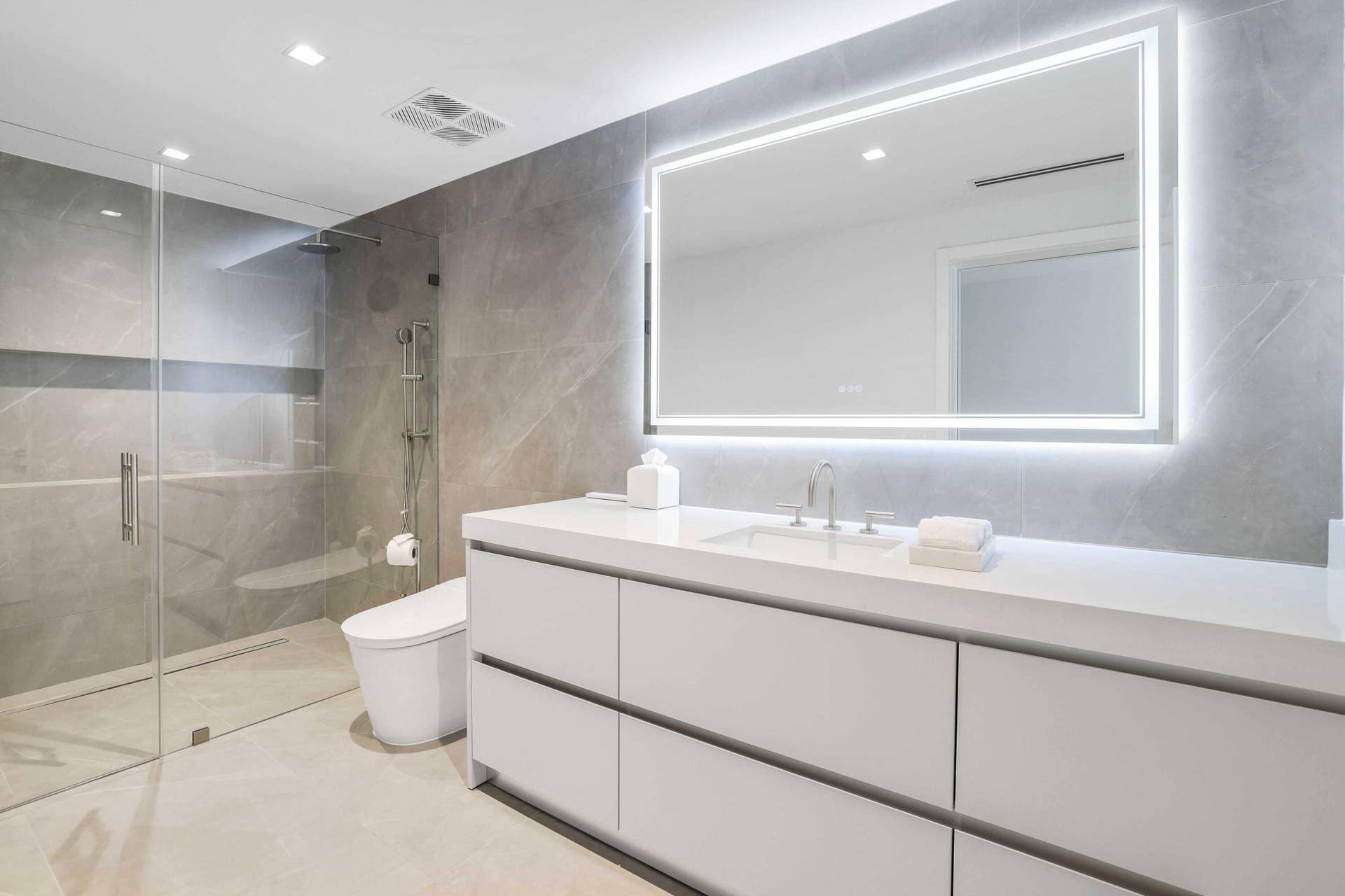 237 Elwa Place, West Palm Beach, FL 33405 Guest Bathroom 4