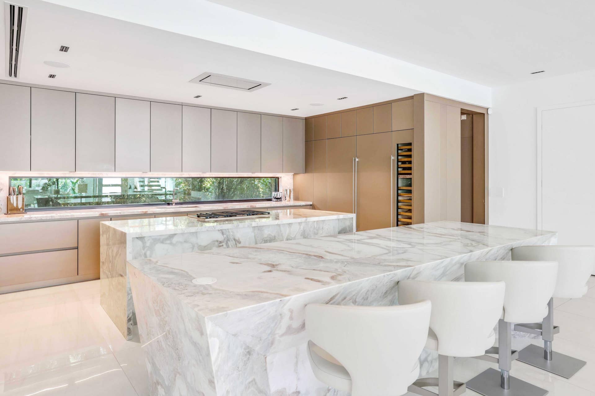 237 Elwa Place, West Palm Beach, FL 33405 Kitchen