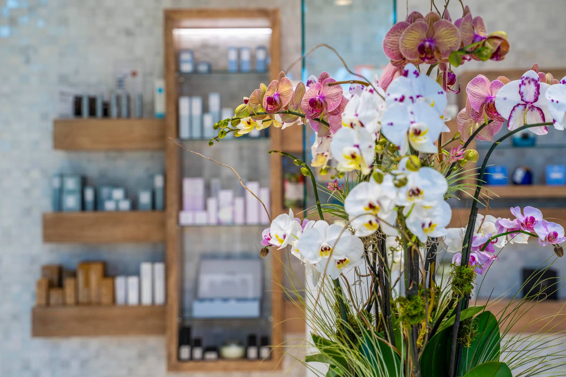 16137 Villa Vizcaya Place, Delray Beach, FL 33446 Spa Retail Flowers- Hi Res