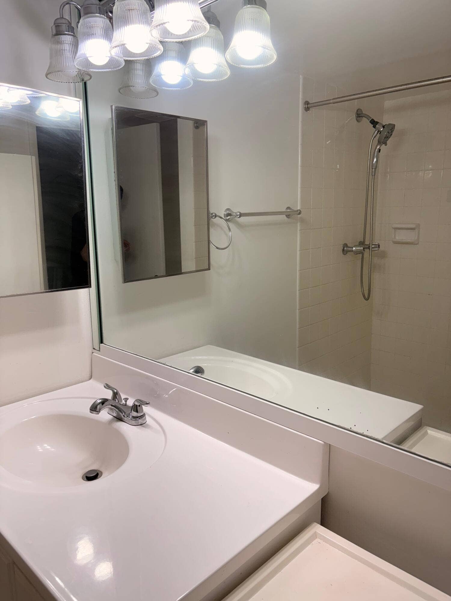 7173 ORANGE Drive, #220B, Davie, Davie, FL 33314 Primary Bath