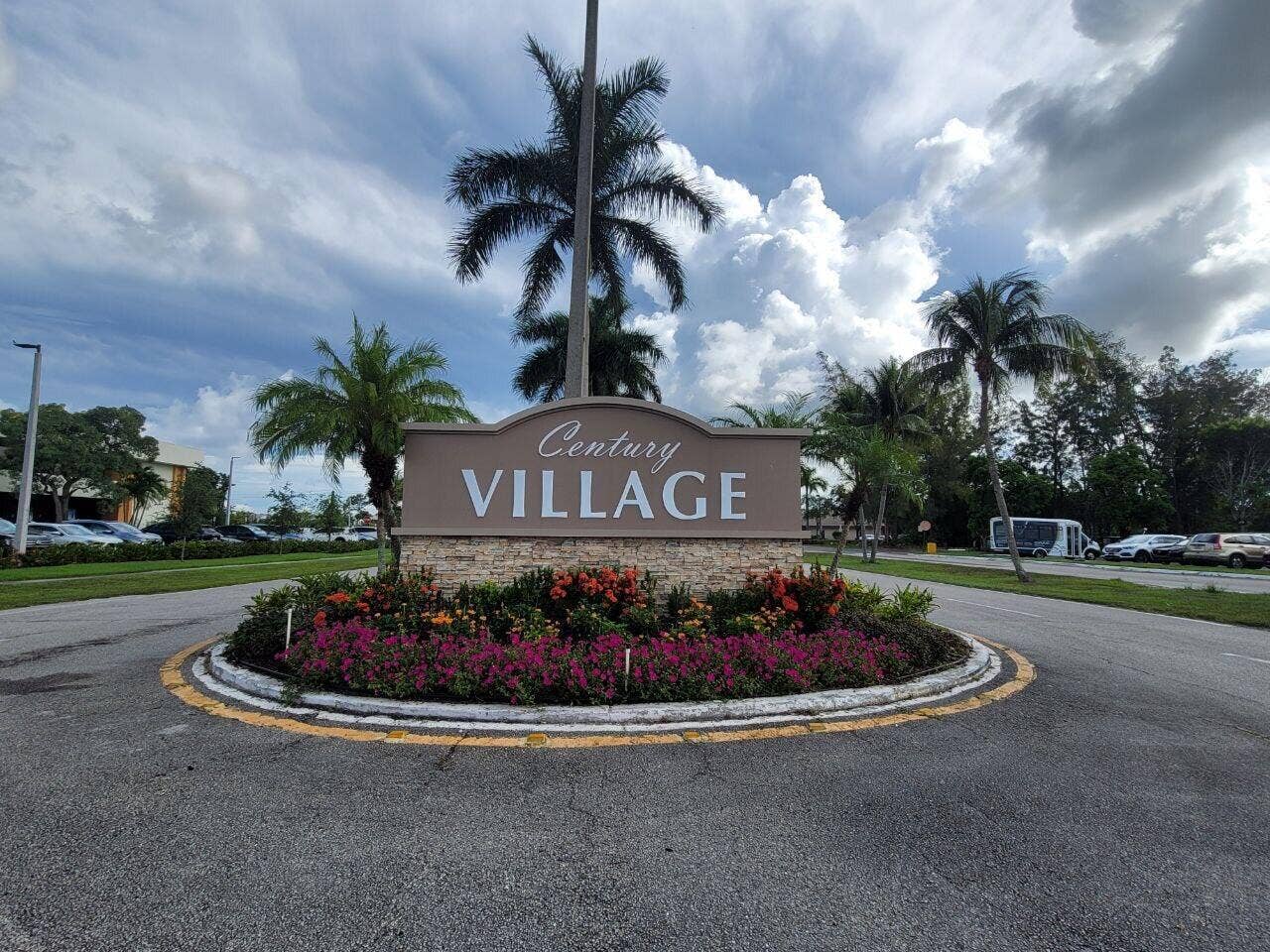 327 Chatham Chatham P, #327, West Palm Beach, FL 33417 CENTURY VILLAGE