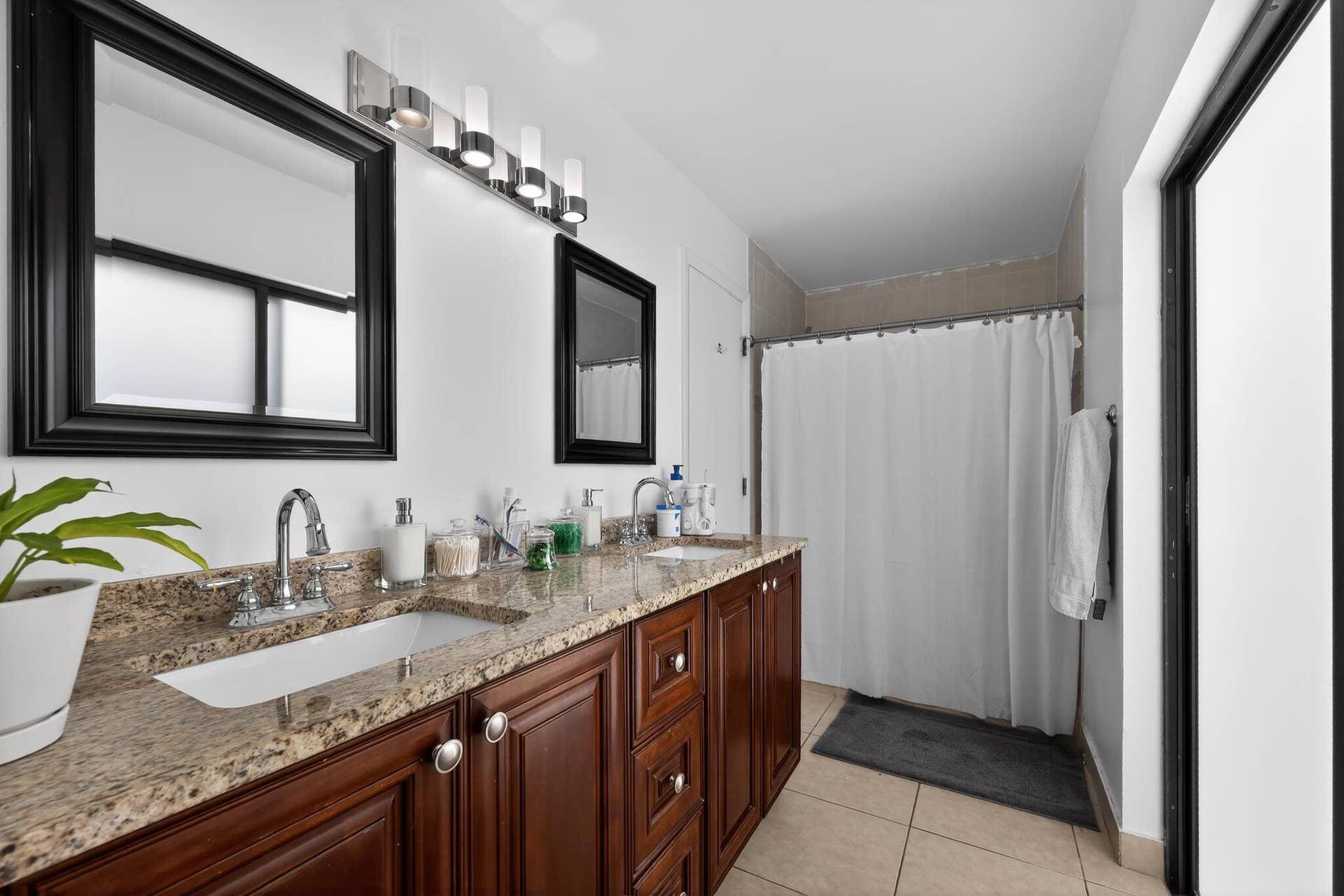 11423 WHISPER SOUND Drive, Boca Raton, FL 33428 32_11423_Whisper_Sound_Dr-Bathroom-0049