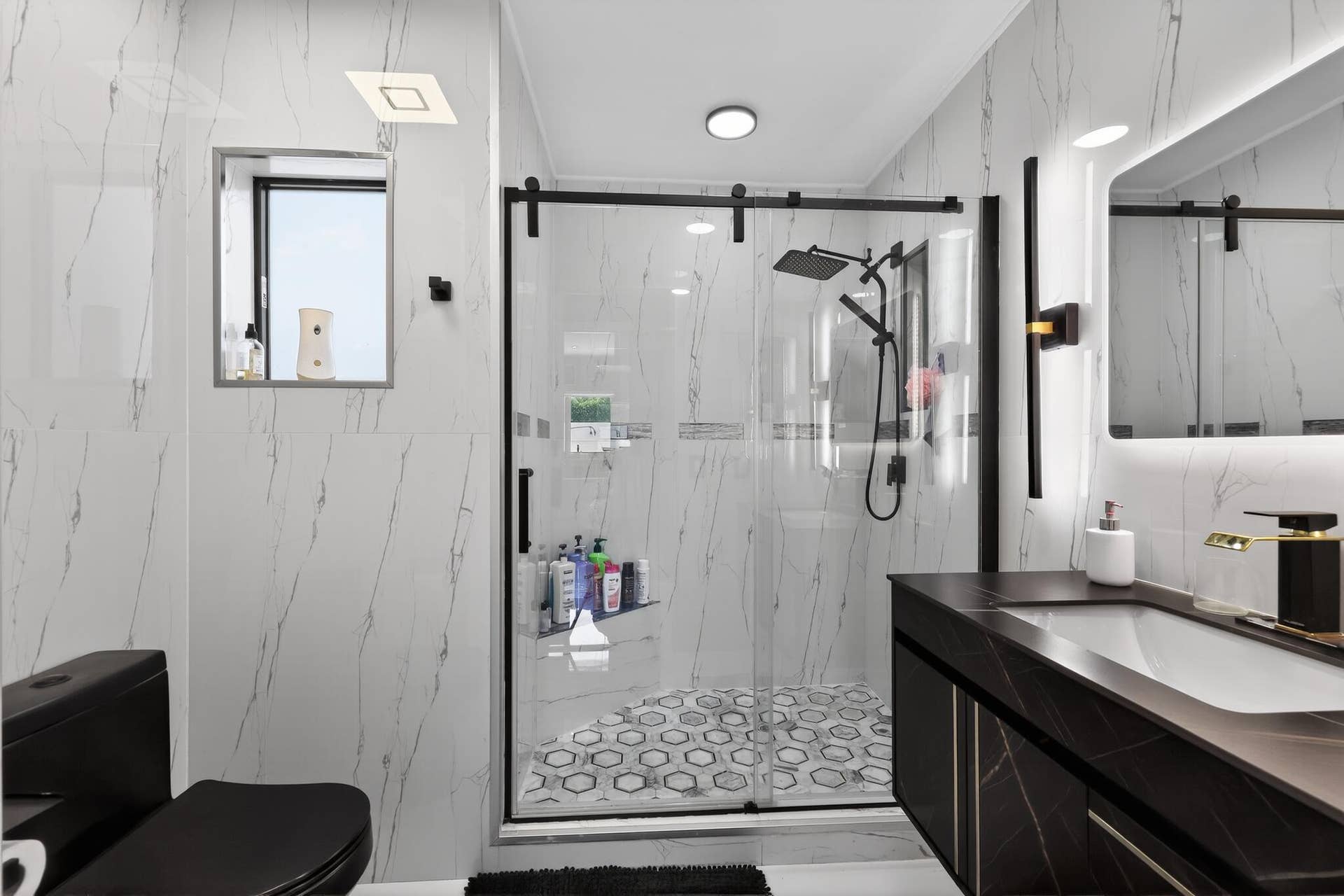 11423 WHISPER SOUND Drive, Boca Raton, FL 33428 31_11423_Whisper_Sound_Dr-Bathroom-0028