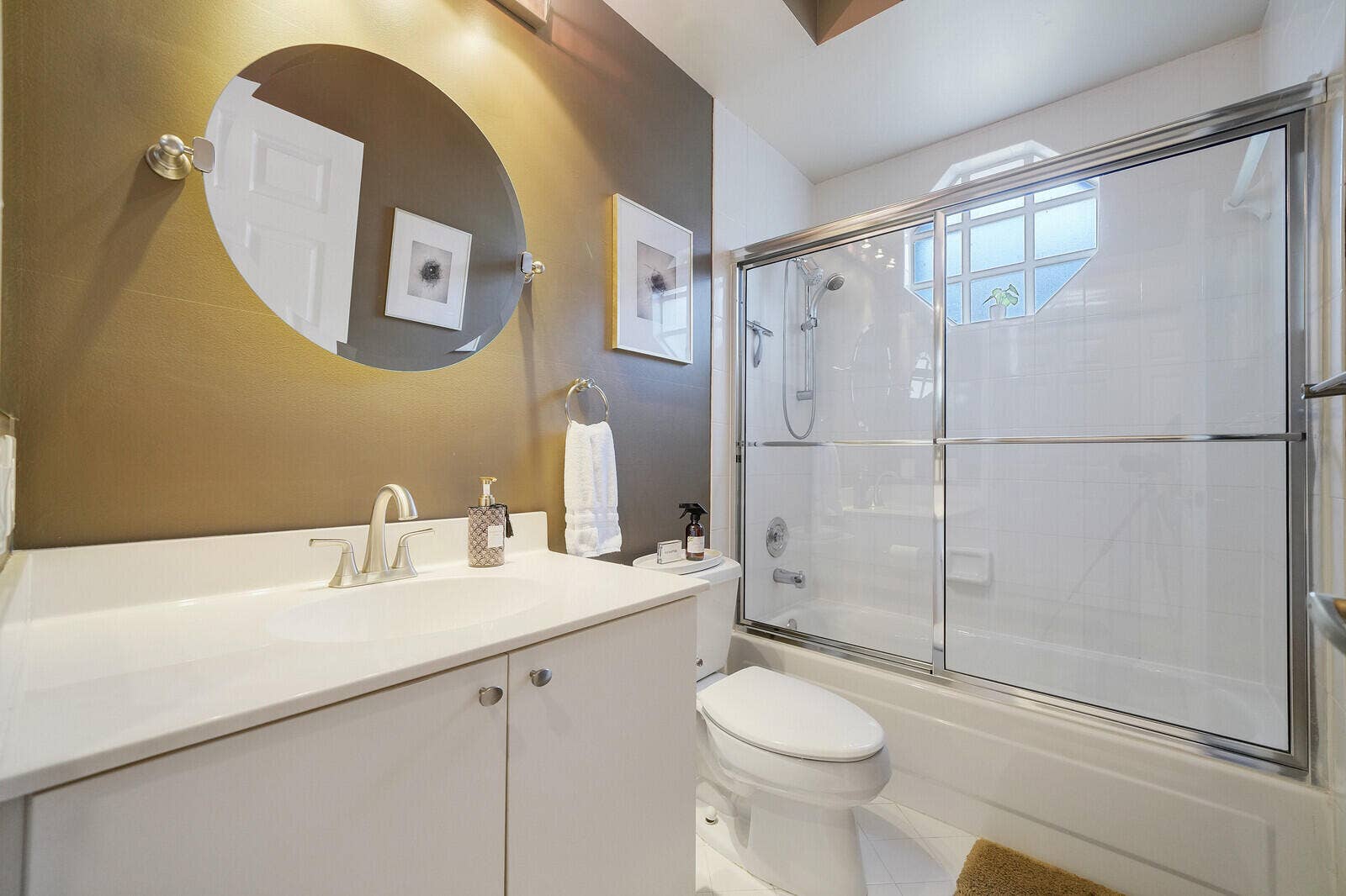 17316 Antigua Point Way, Boca Raton, FL 33487 Guest Bath w/ Tub