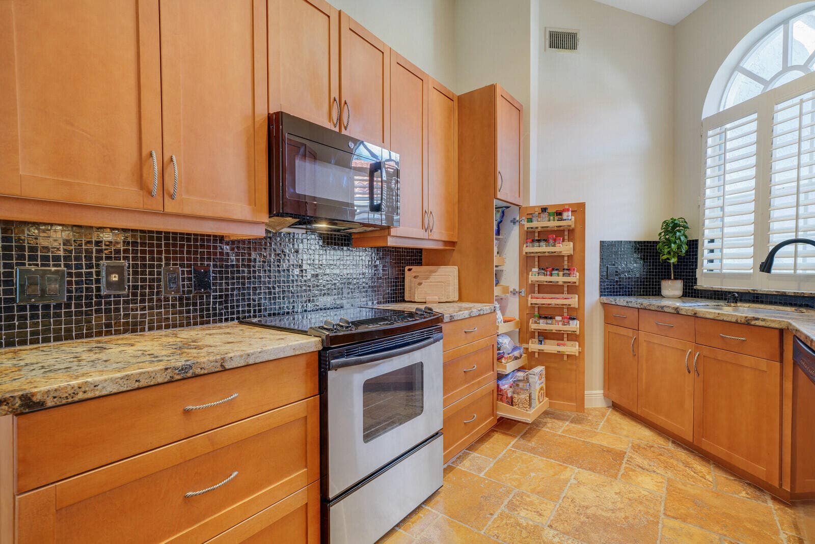 17316 Antigua Point Way, Boca Raton, FL 33487 Pantry w/ Built Ins