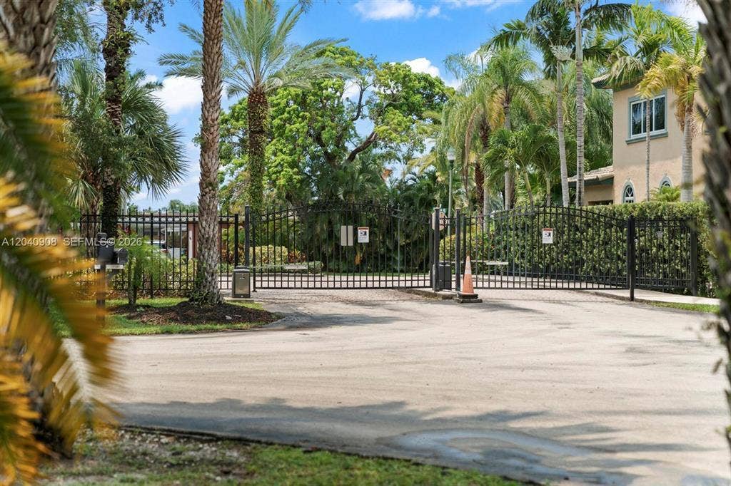 3040 SW 44TH Court, Dania Beach, FL 33312 GetMedia (36)