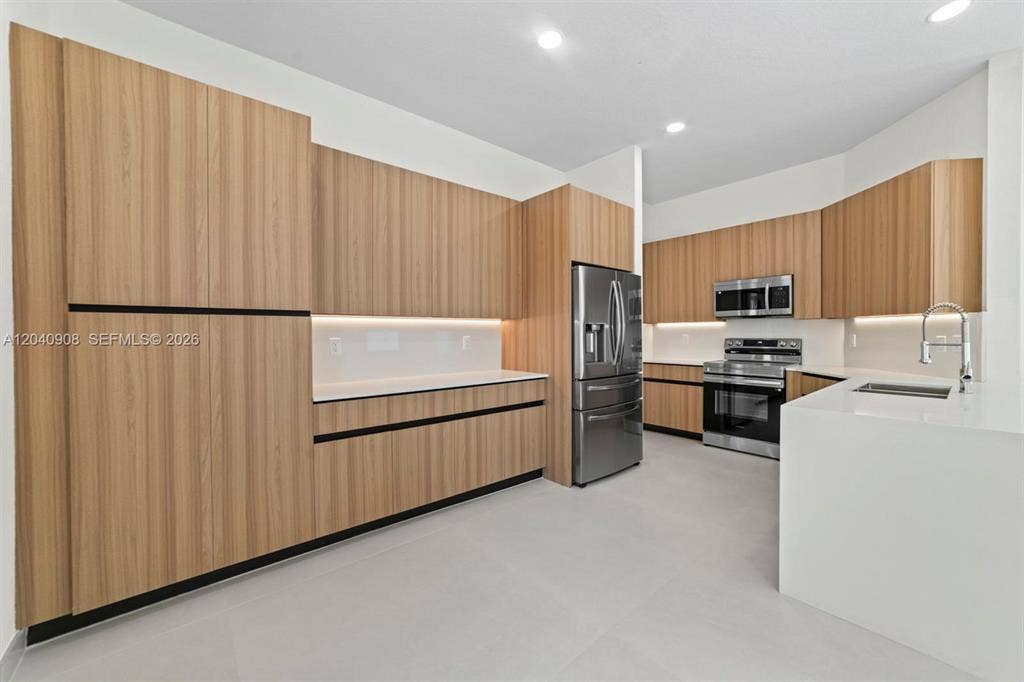 3040 SW 44TH Court, Dania Beach, FL 33312 GetMedia (6)