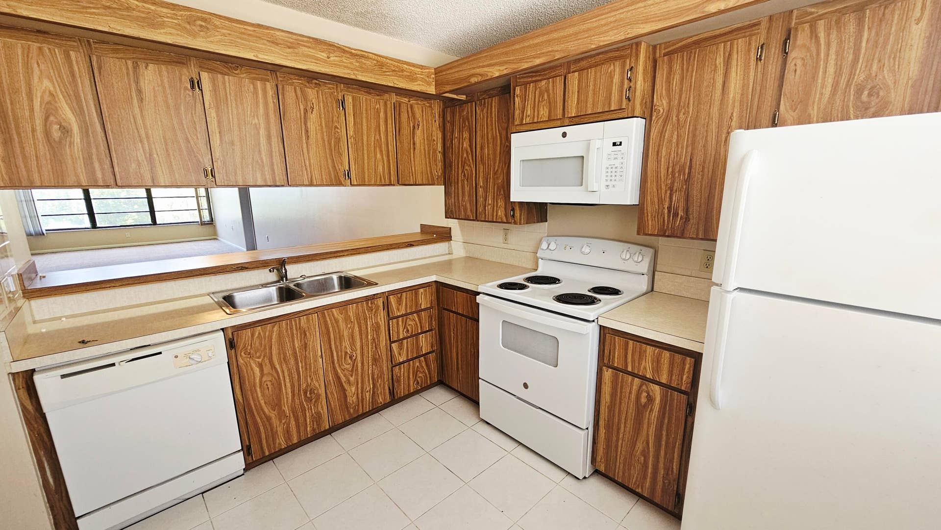 3630 WHITEHALL Drive, #303, West Palm Beach, FL 33401 1000050362