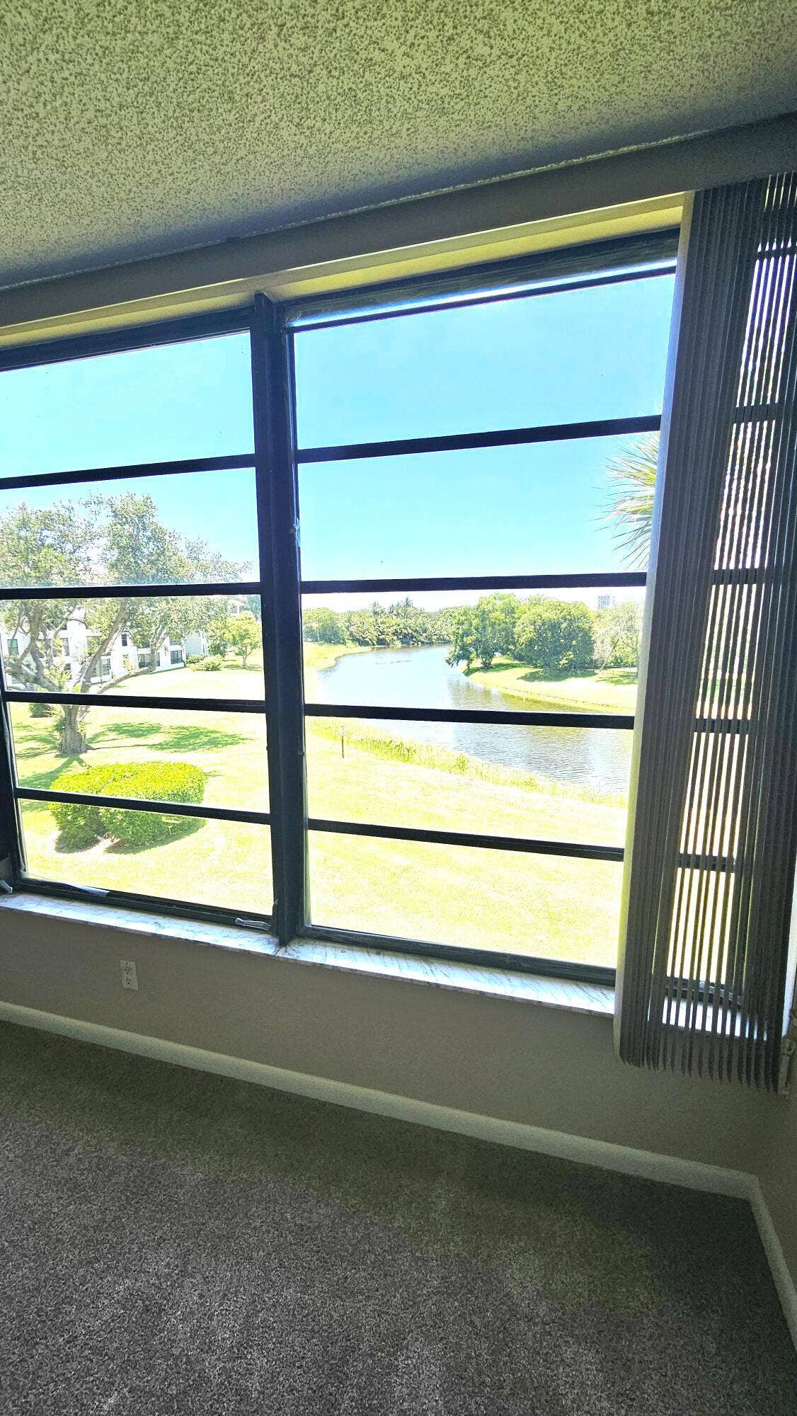 3630 WHITEHALL Drive, #303, West Palm Beach, FL 33401 1000050351