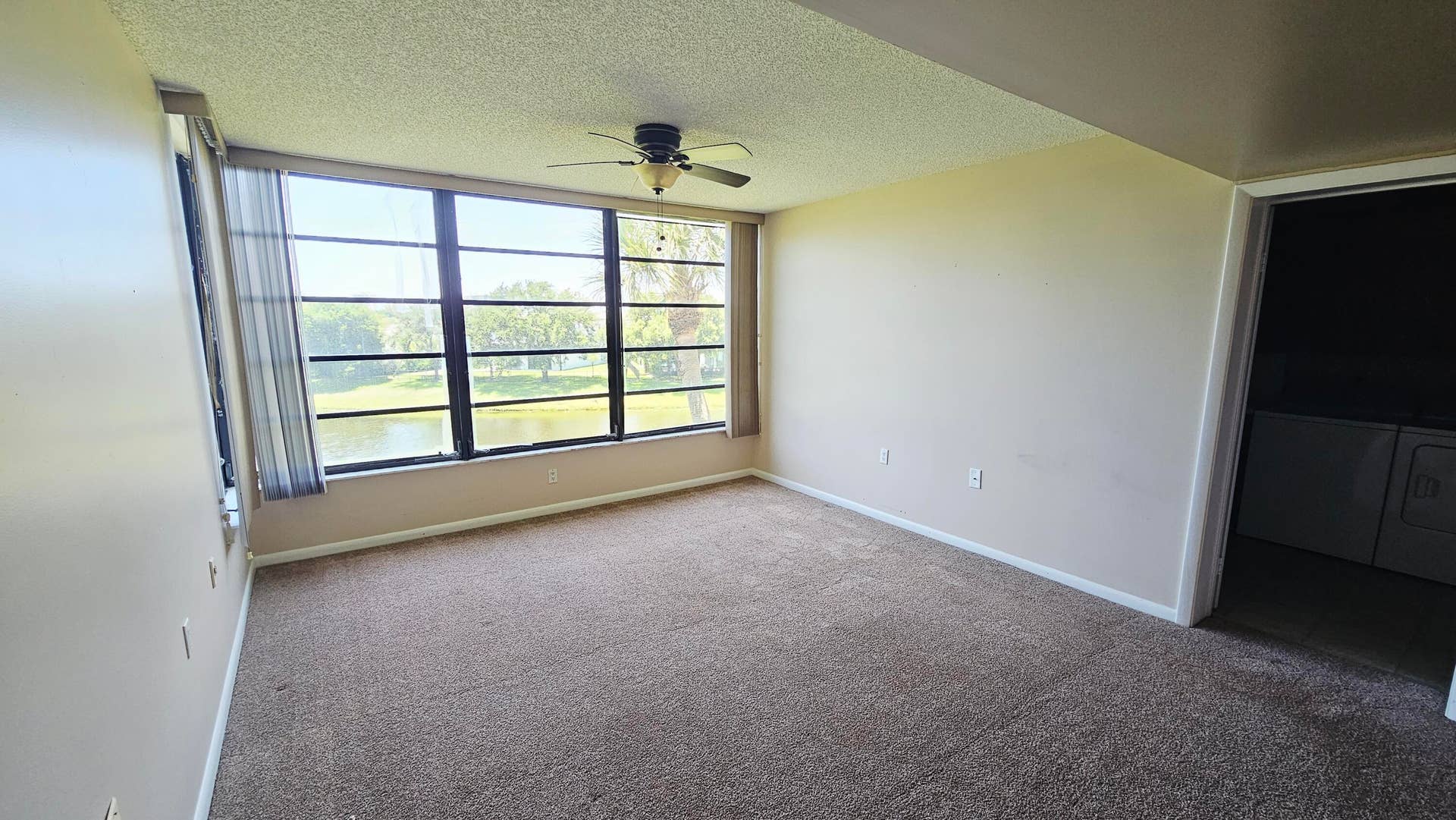 3630 WHITEHALL Drive, #303, West Palm Beach, FL 33401 1000050353
