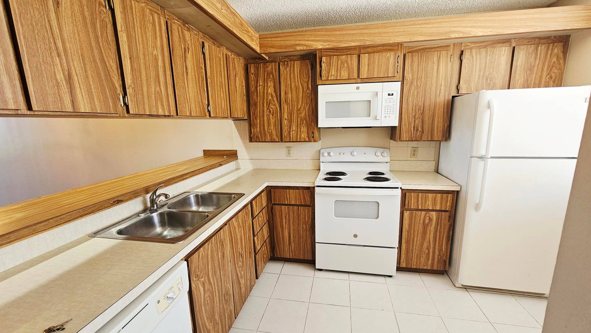 3630 WHITEHALL Drive, #303, West Palm Beach, FL 33401 1000050361