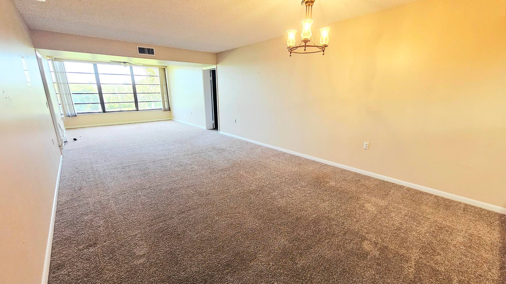 3630 WHITEHALL Drive, #303, West Palm Beach, FL 33401 1000050352