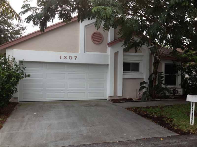 Property photo for 1307 E Glen Oak Road, North Lauderdale, FL